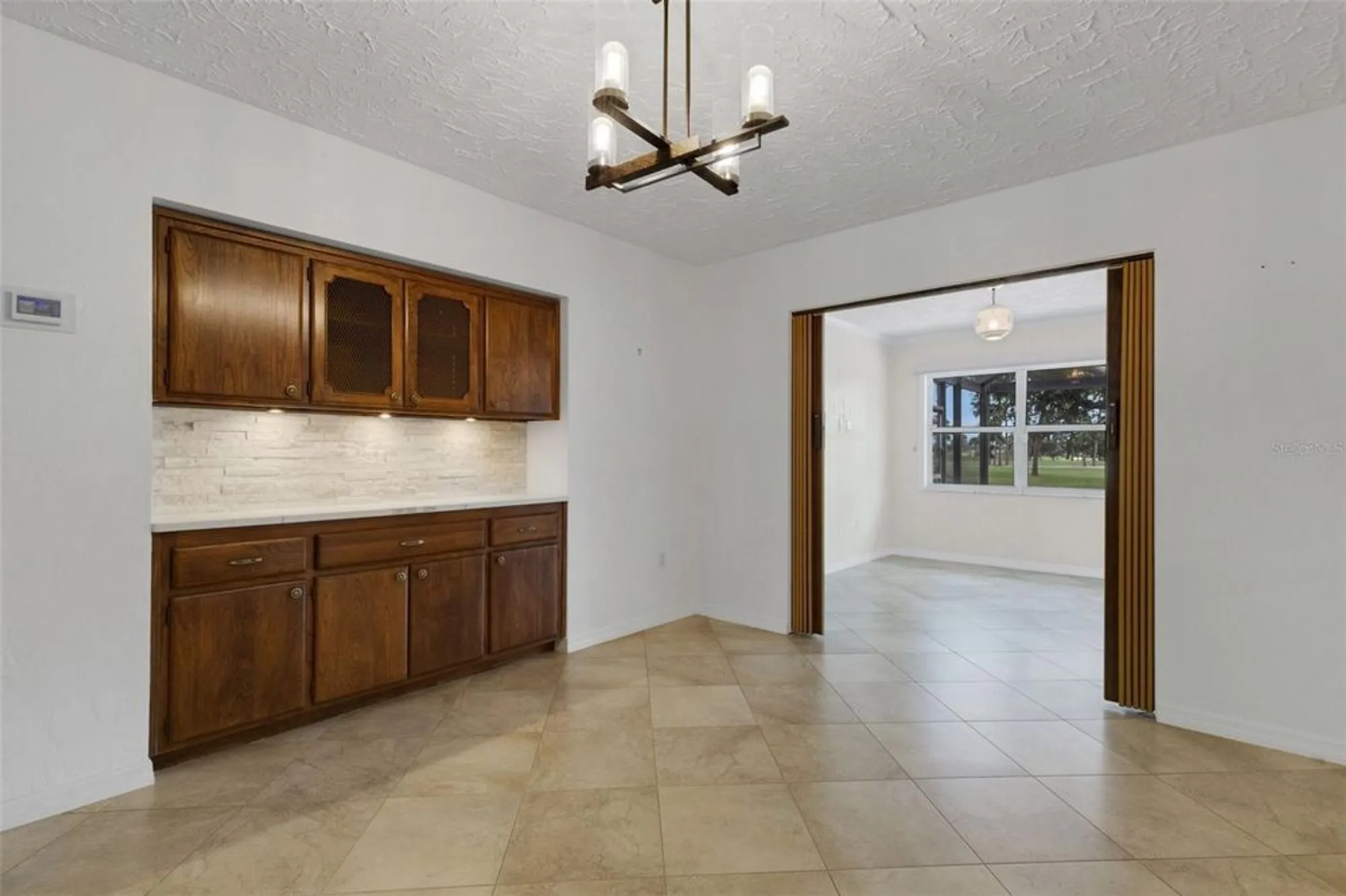 Property Slideshow image 14 of 33 | 5217 canterbury dr, Sarasota, FL, 34243