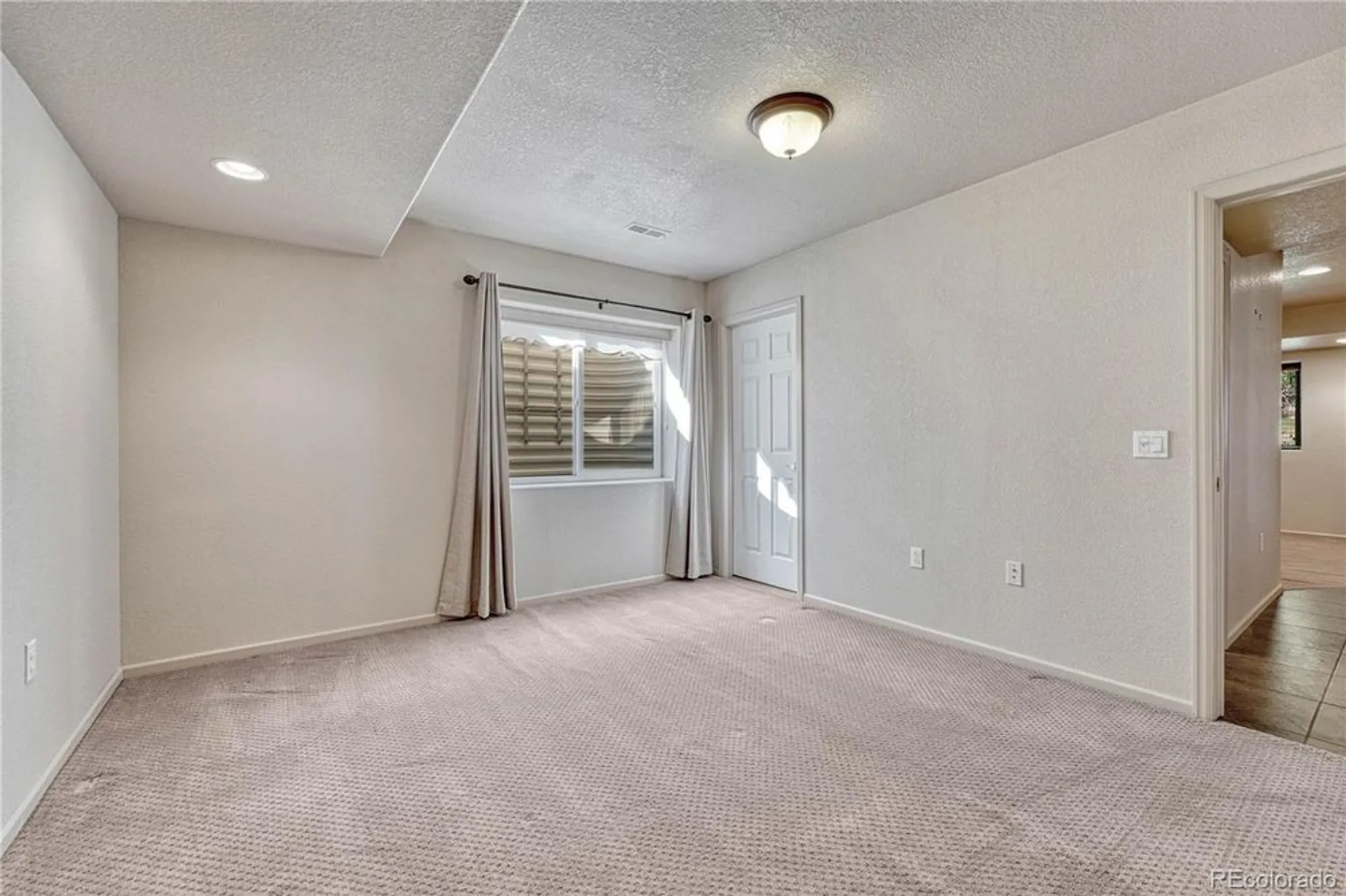 Property Slideshow image 32 of 46 | 8107 s catawba ct, Aurora, CO, 80016