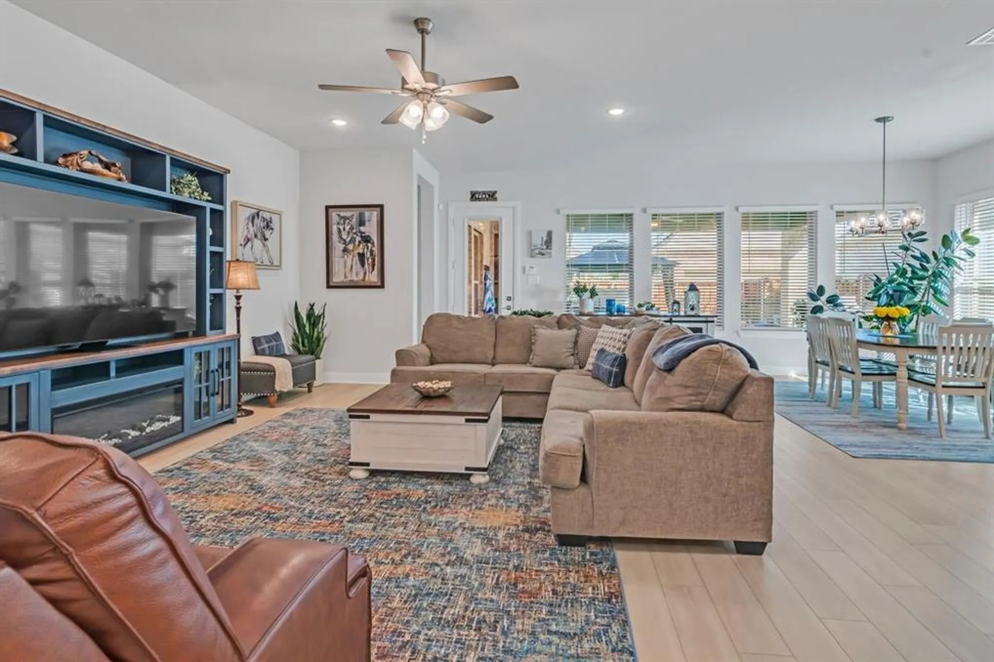 Property Slideshow image 11 of 39 | 4818 emerald grv, Arlington, TX, 76005