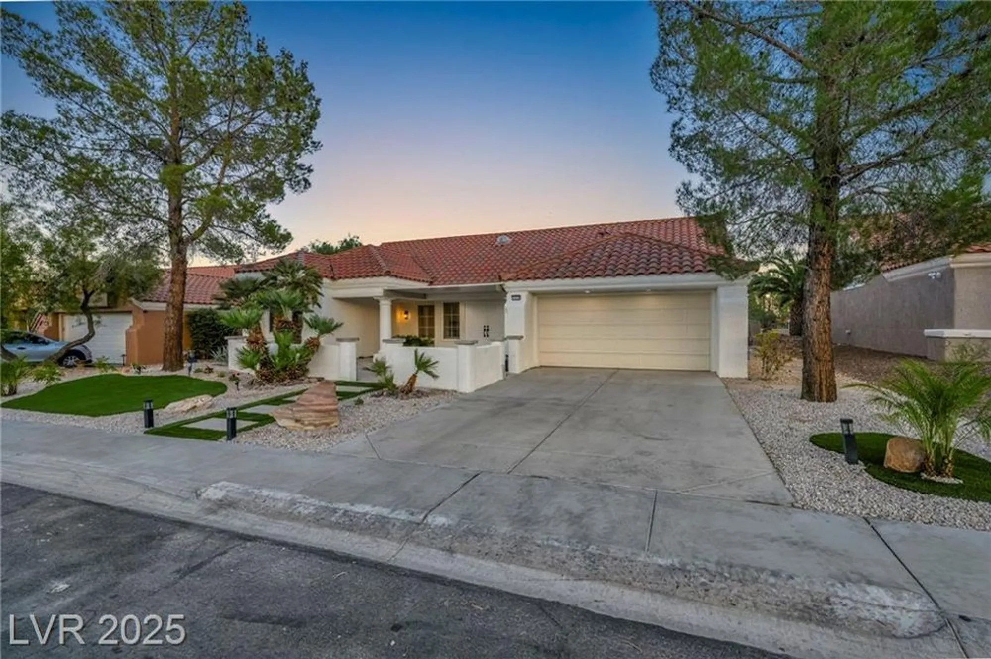 Property Slideshow image 41 of 70 | 2920 crown ridge dr, Las Vegas, NV, 89134