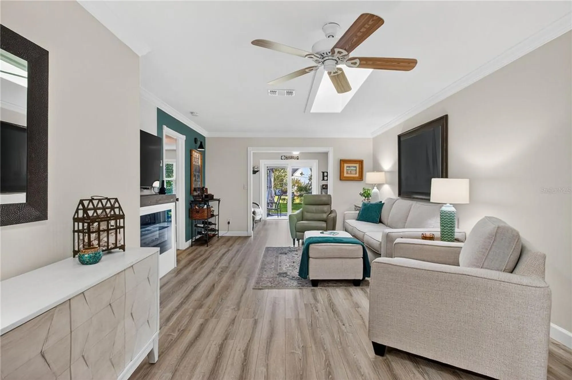 Property Slideshow image 12 of 35 | 839 glen more ct c, Palm Harbor, FL, 34684