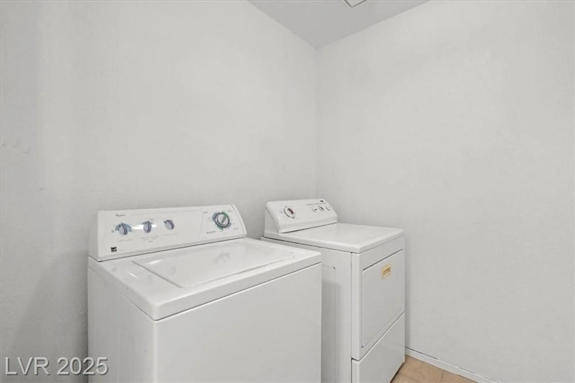 Property Slideshow image 33 of 37 | 4833 fiesta lakes st, Las Vegas, NV, 89130