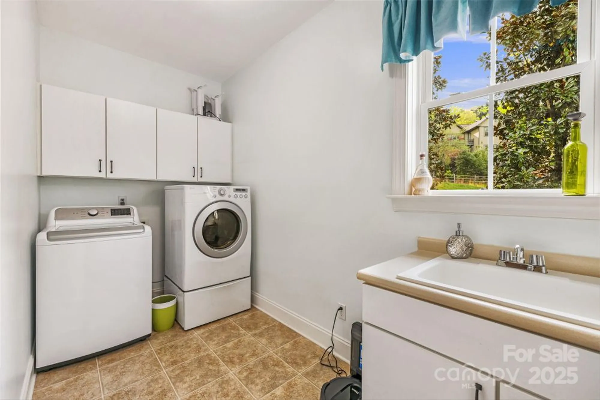 Property Slideshow image 32 of 48 | 14 larue ct, Biltmore Lake, NC, 28715