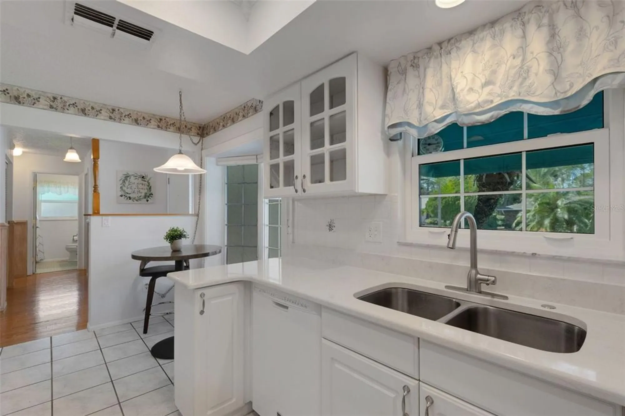 Property Slideshow image 11 of 96 | 2880 doone cir, Palm Harbor, FL, 34684