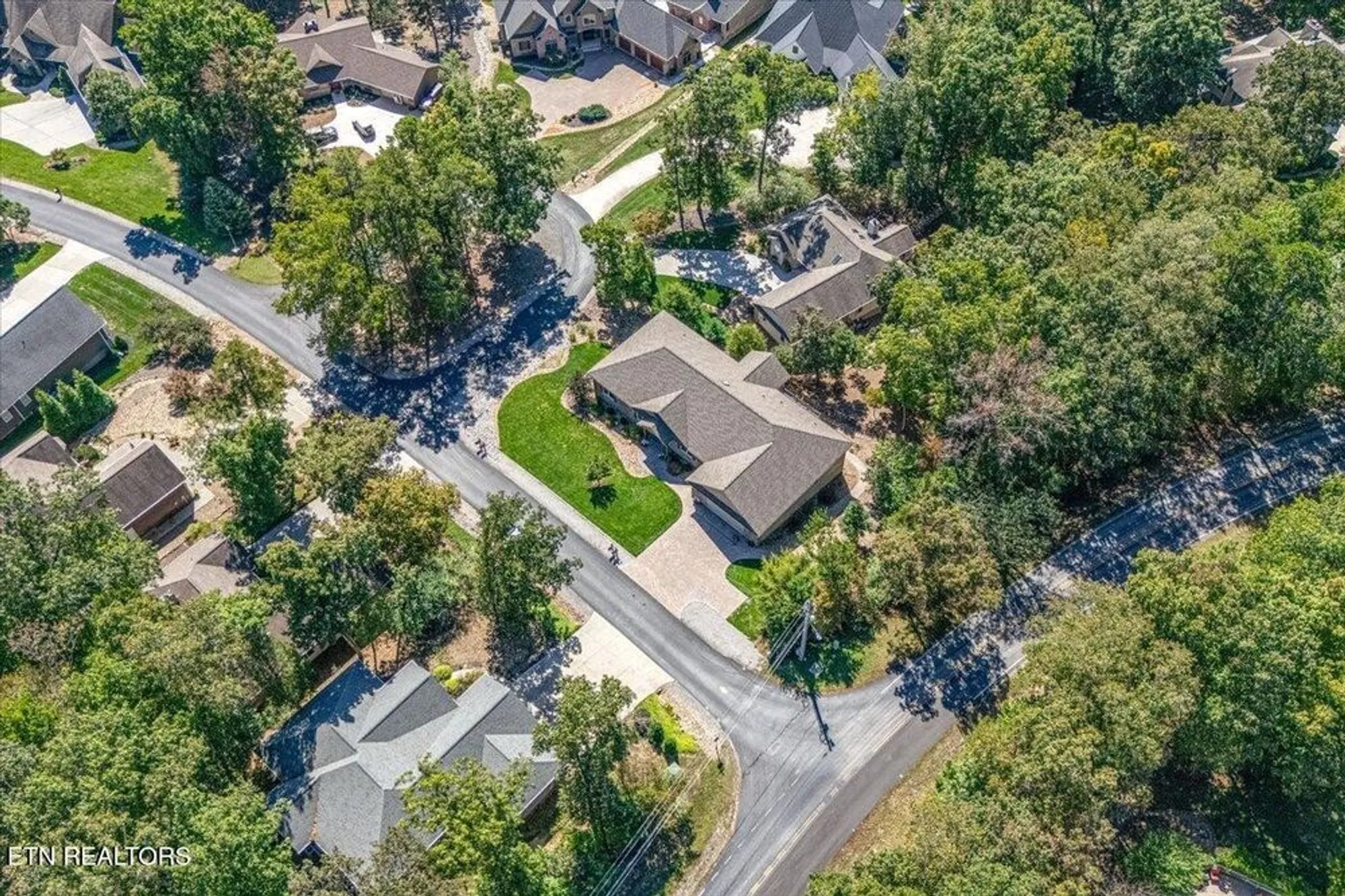 Property Slideshow image 14 of 54 | 400 tanasi way, Loudon, TN, 37774