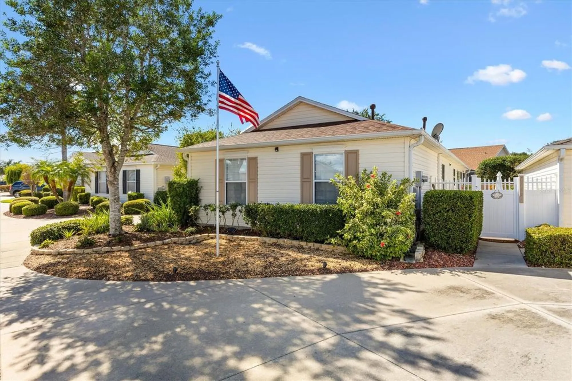 Property Slideshow image 1 of 45 | 17694 se 84th peyton ct, The Villages, FL, 32162