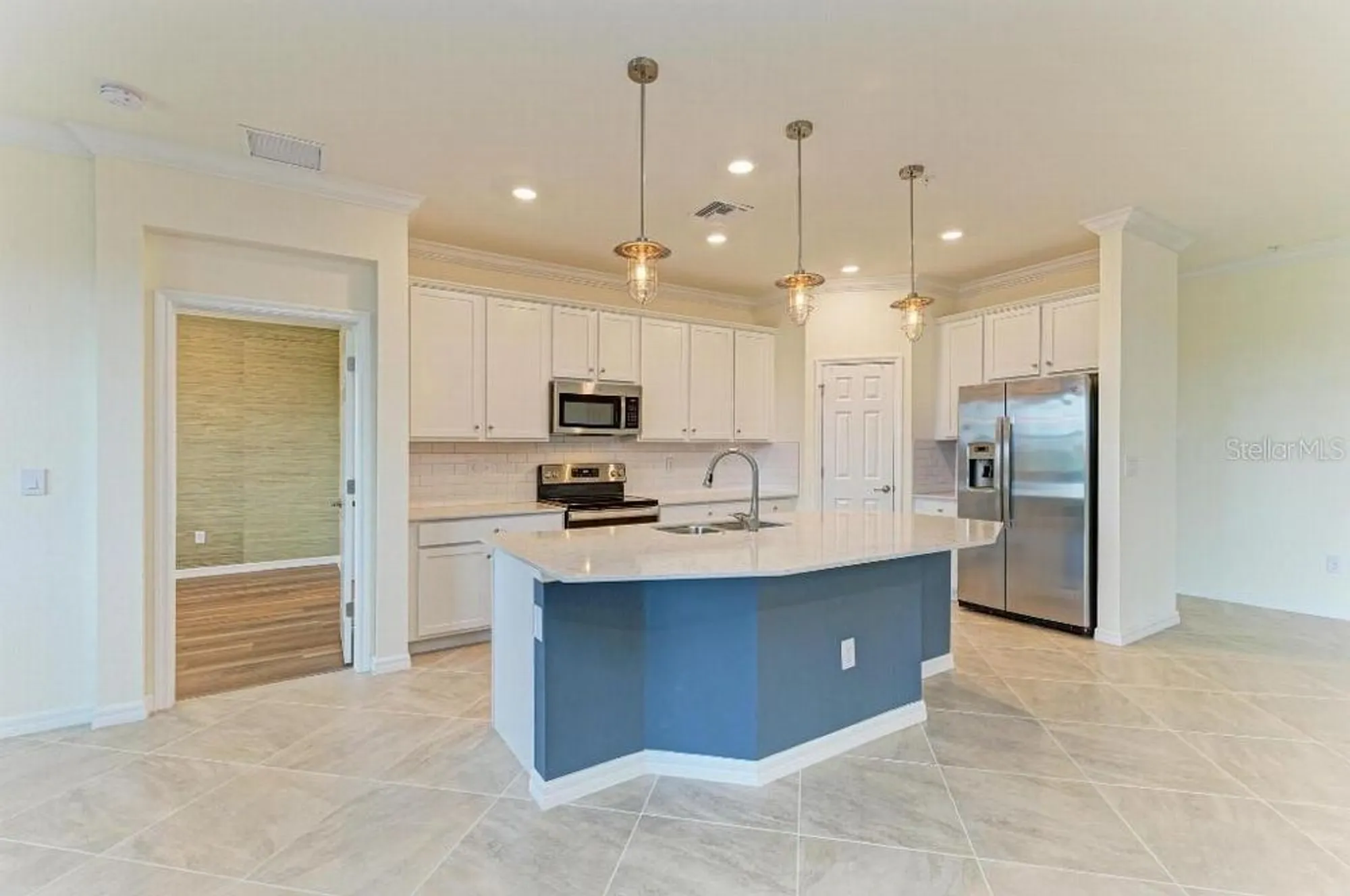 Property Slideshow image 9 of 42 | 10043 crooked creek dr unit 202, Venice, FL, 34293