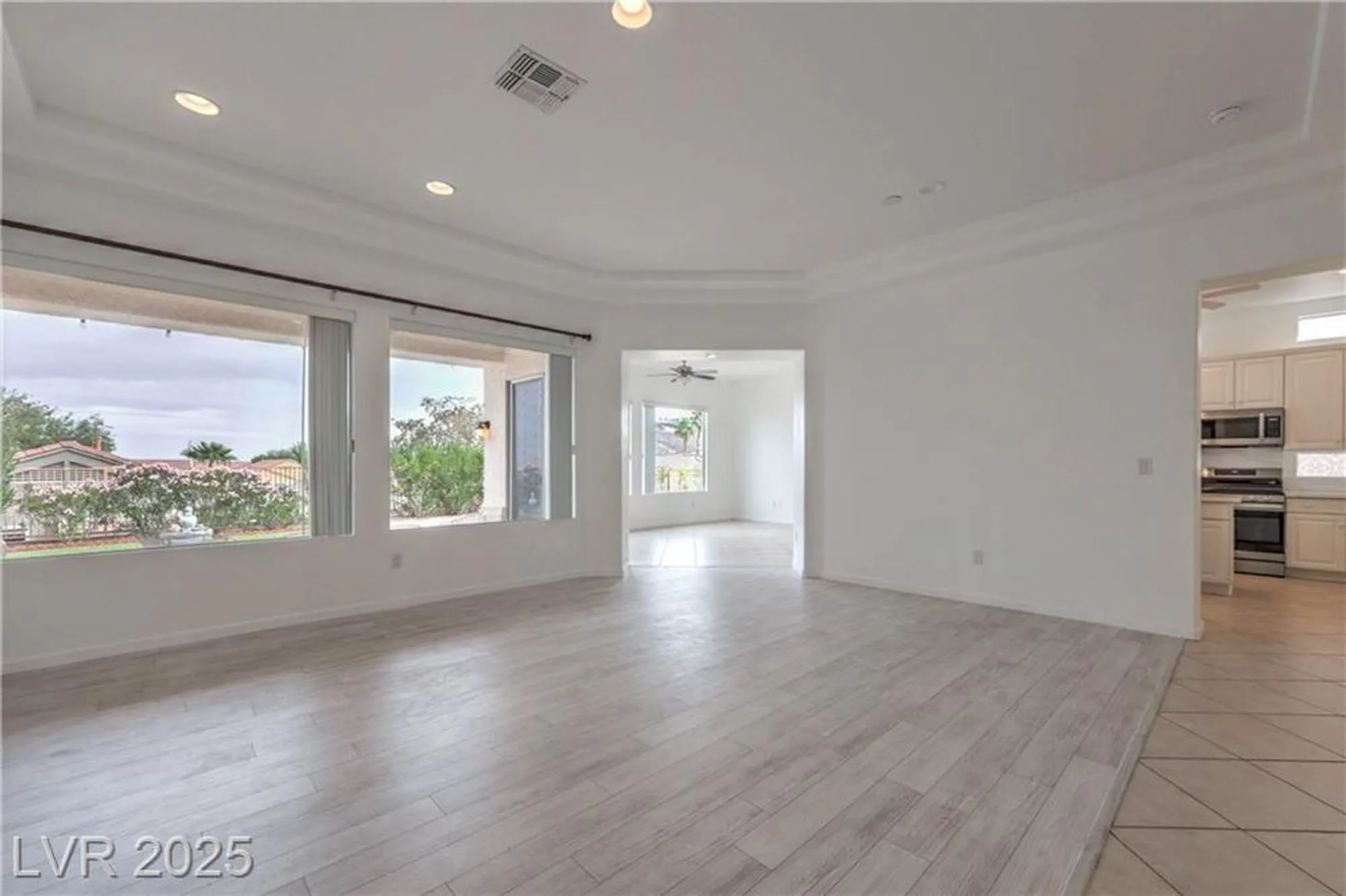 Property Slideshow image 13 of 36 | 562 mountain links dr, Henderson, NV, 89012