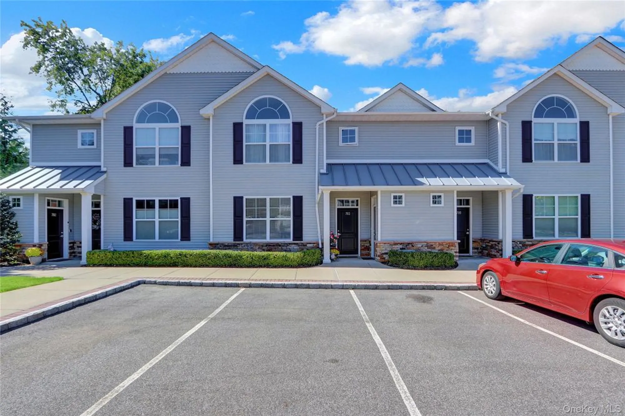 Property Slideshow image 2 of 25 | 704 breton way # 704, Glen Cove, NY, 11542