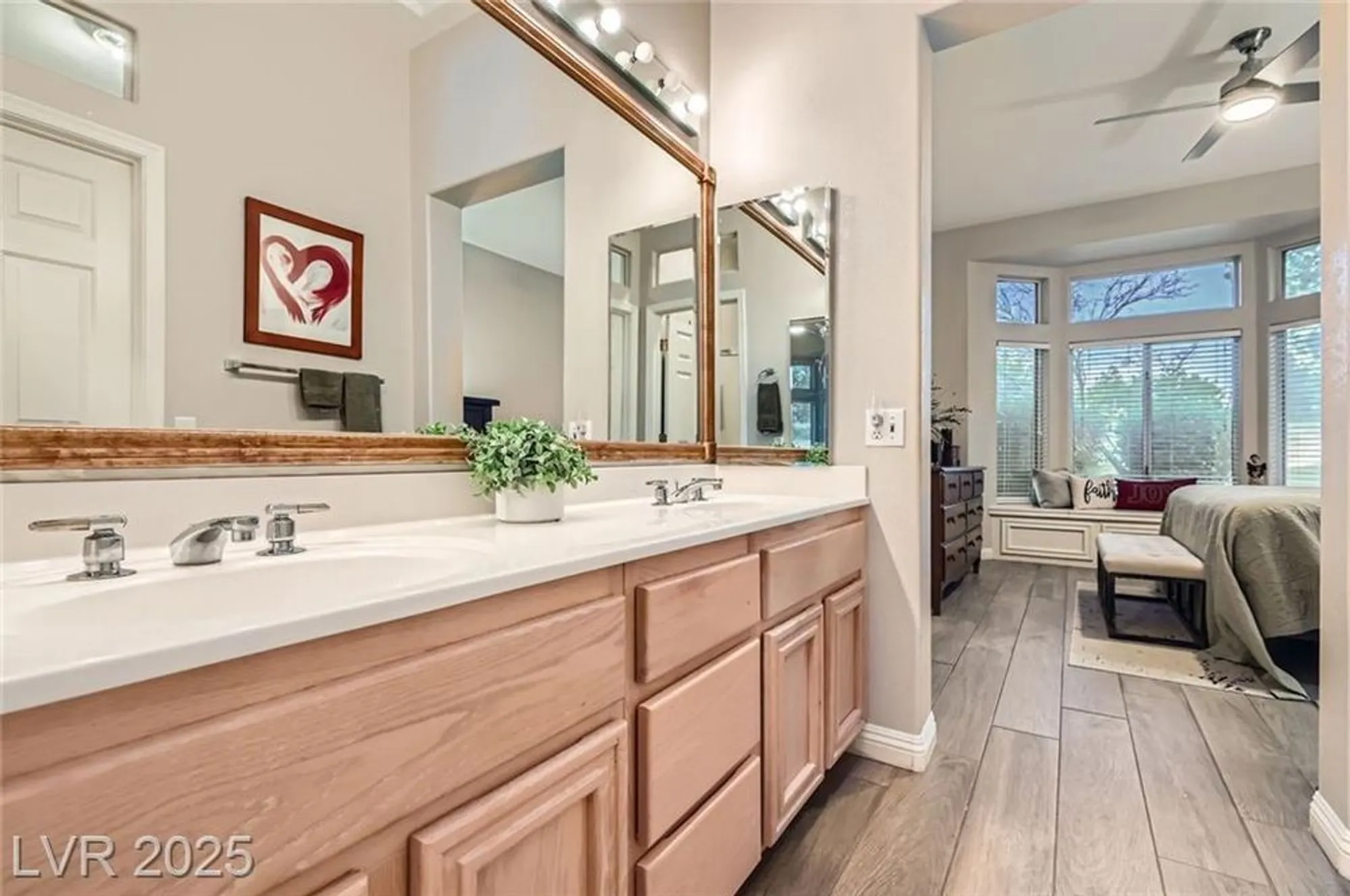 Property Slideshow image 16 of 36 | 10309 broom hill dr, Las Vegas, NV, 89134