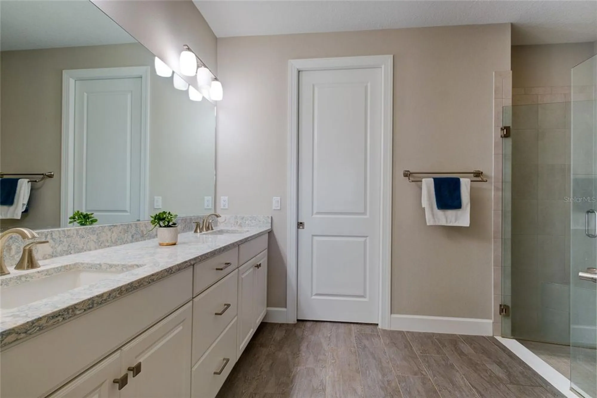 Property Slideshow image 21 of 46 | 5301 bartolomeo st, Sarasota, FL, 34238