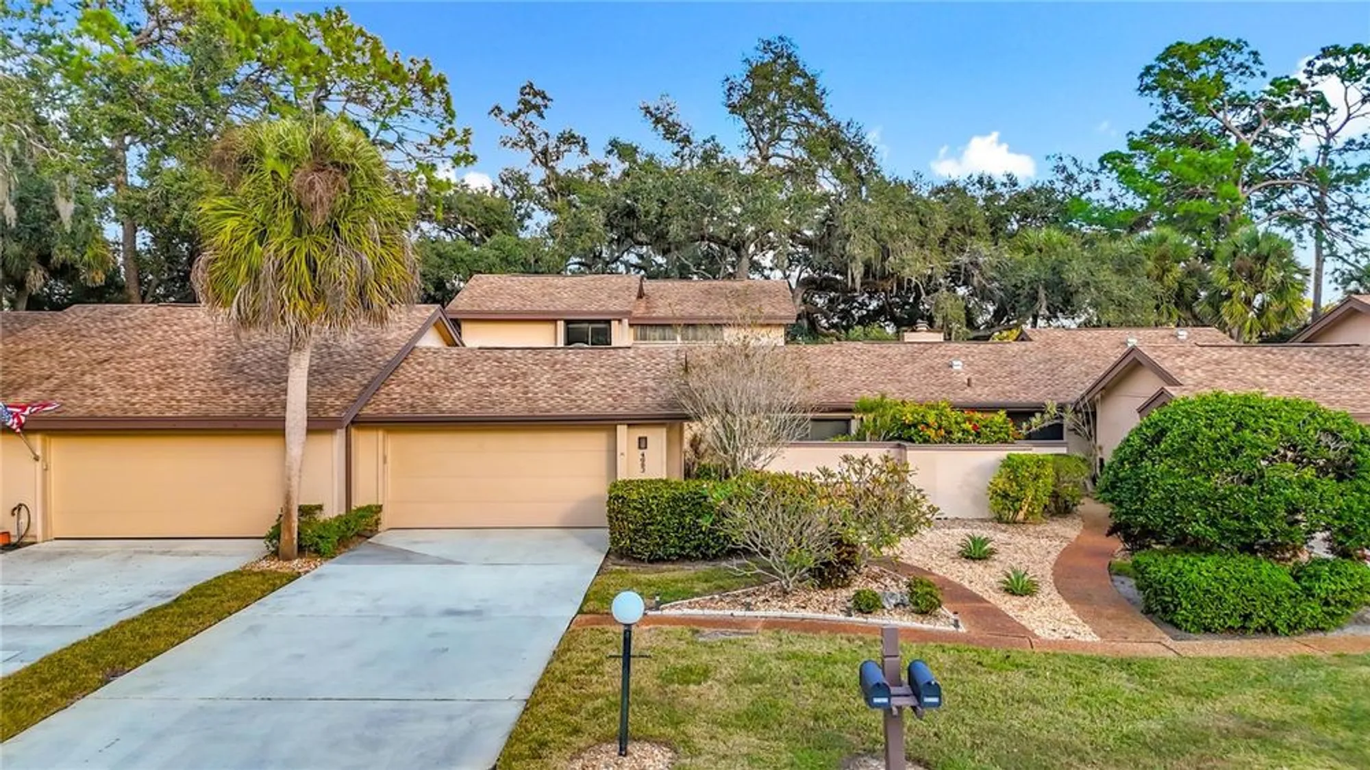 Property Slideshow image 9 of 43 | 4683 oak hollow dr 3, Sarasota, FL, 34241