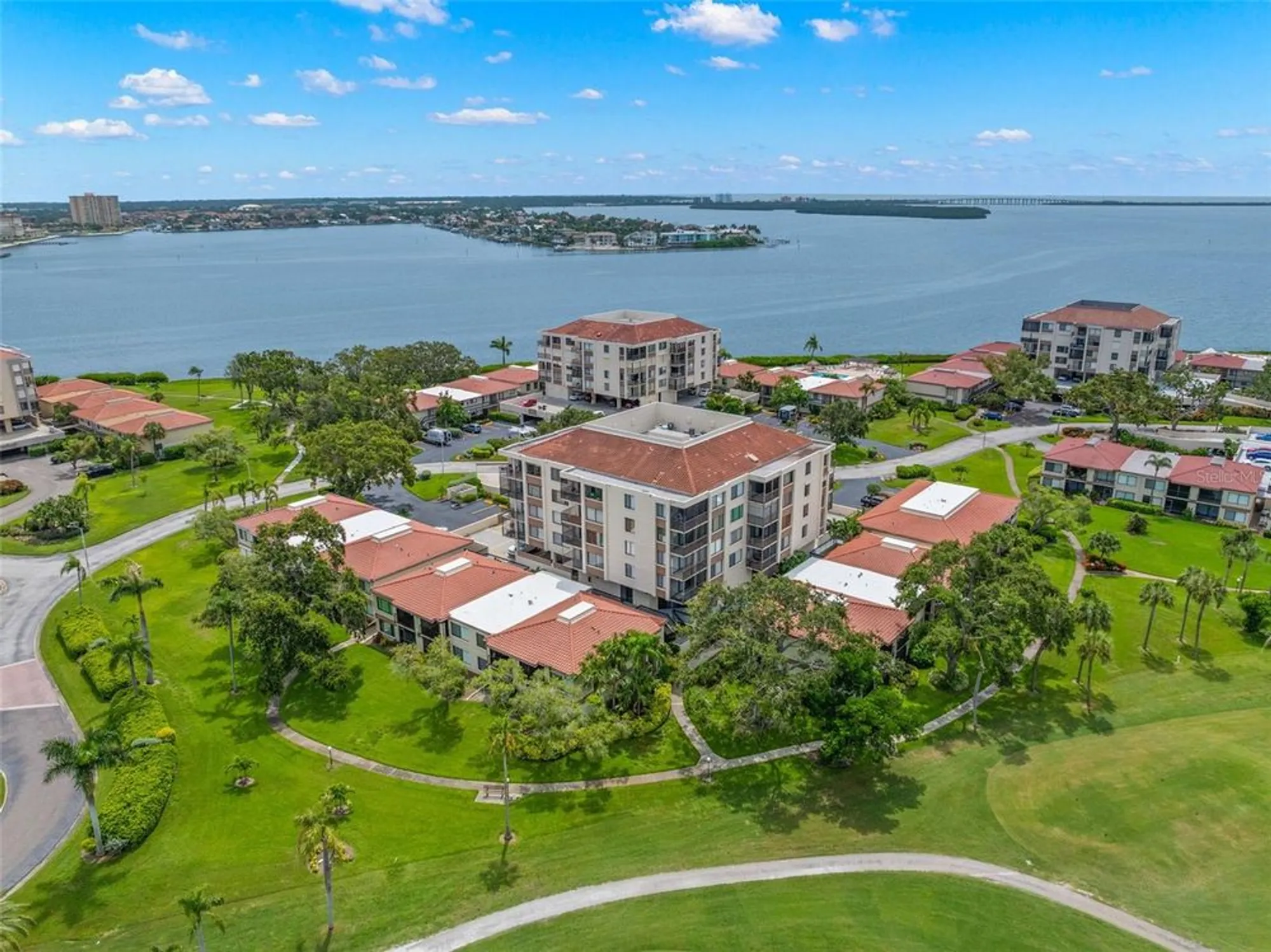 Property Slideshow image 2 of 43 | 6219 palma del mar blvd s apt 606, Saint Petersburg, FL, 33715