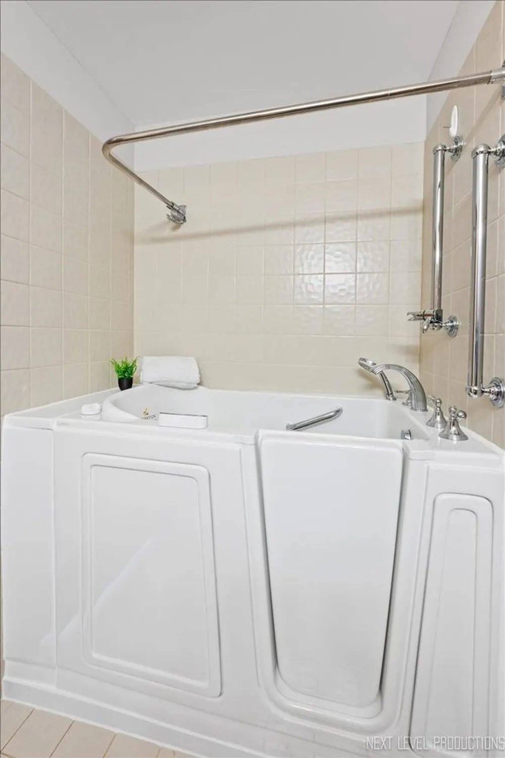 Property Slideshow image 26 of 49 | 21289 silktree cir, Plainfield, IL, 60544