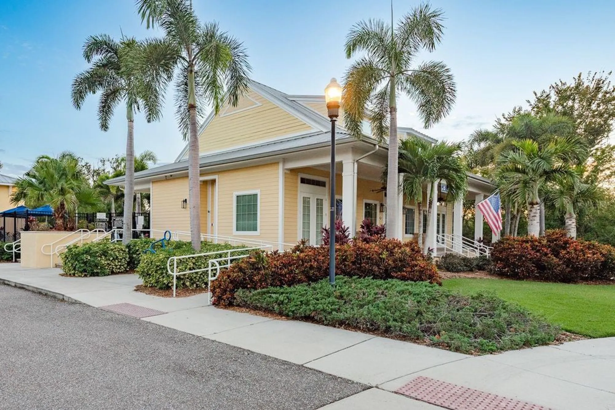 Property Slideshow image 37 of 43 | 5116 coastal scene dr, Apollo Beach, FL, 33572