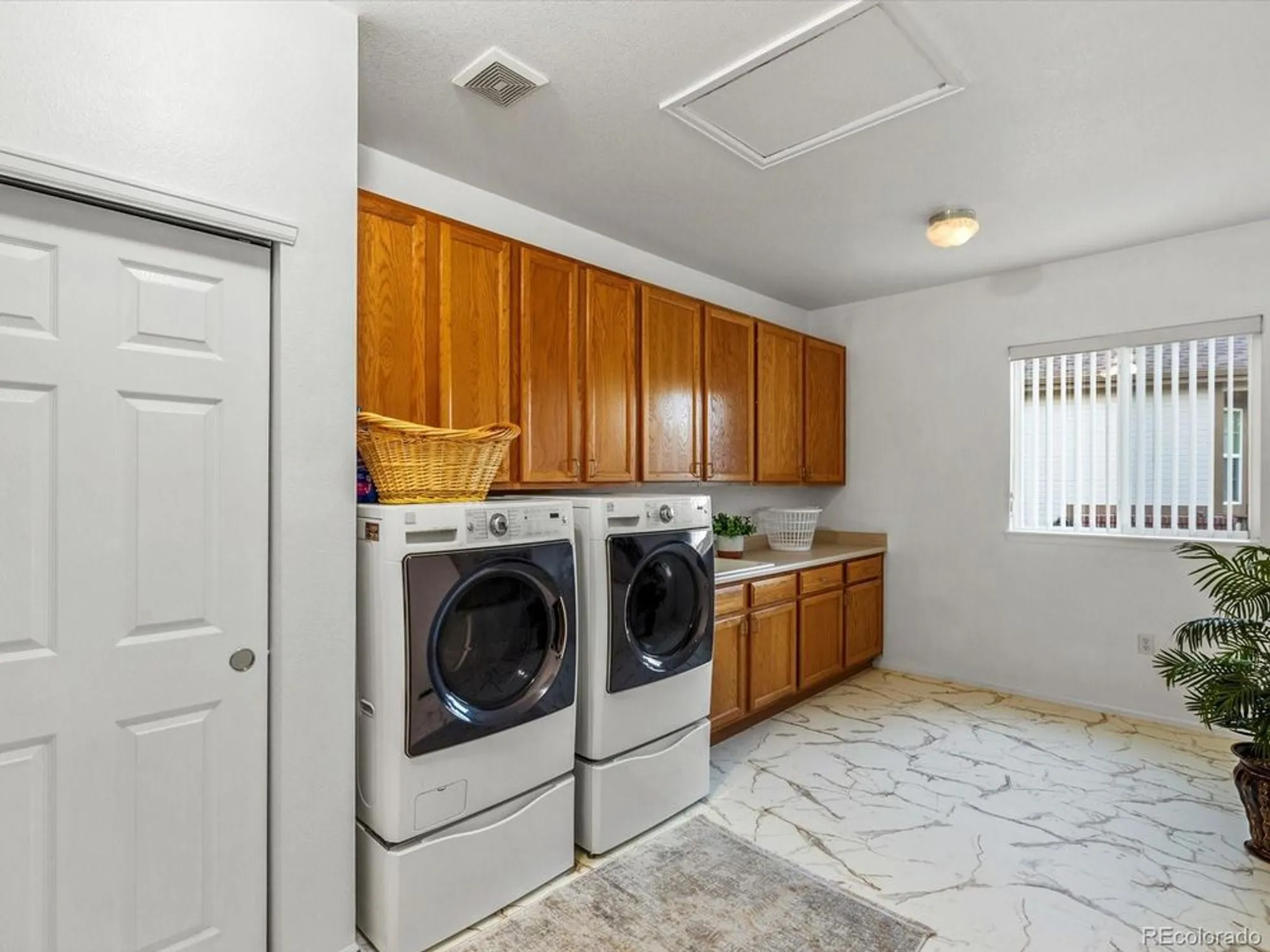 Property Slideshow image 10 of 40 | 23730 e otero dr, Aurora, CO, 80016