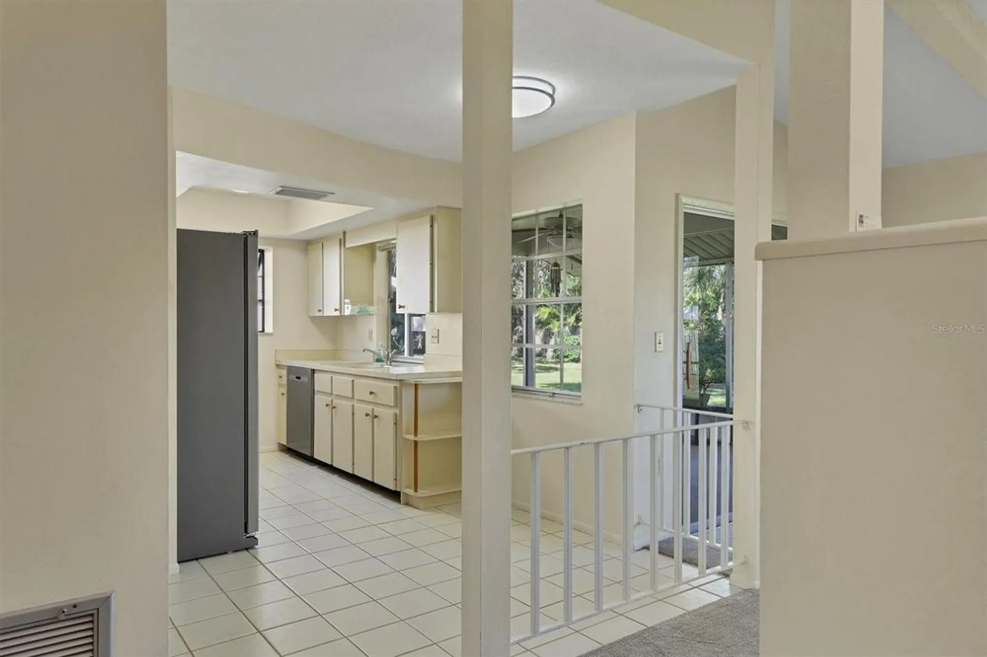 Property Slideshow image 7 of 27 | 4223 oakhurst cir 3025, Sarasota, FL, 34233
