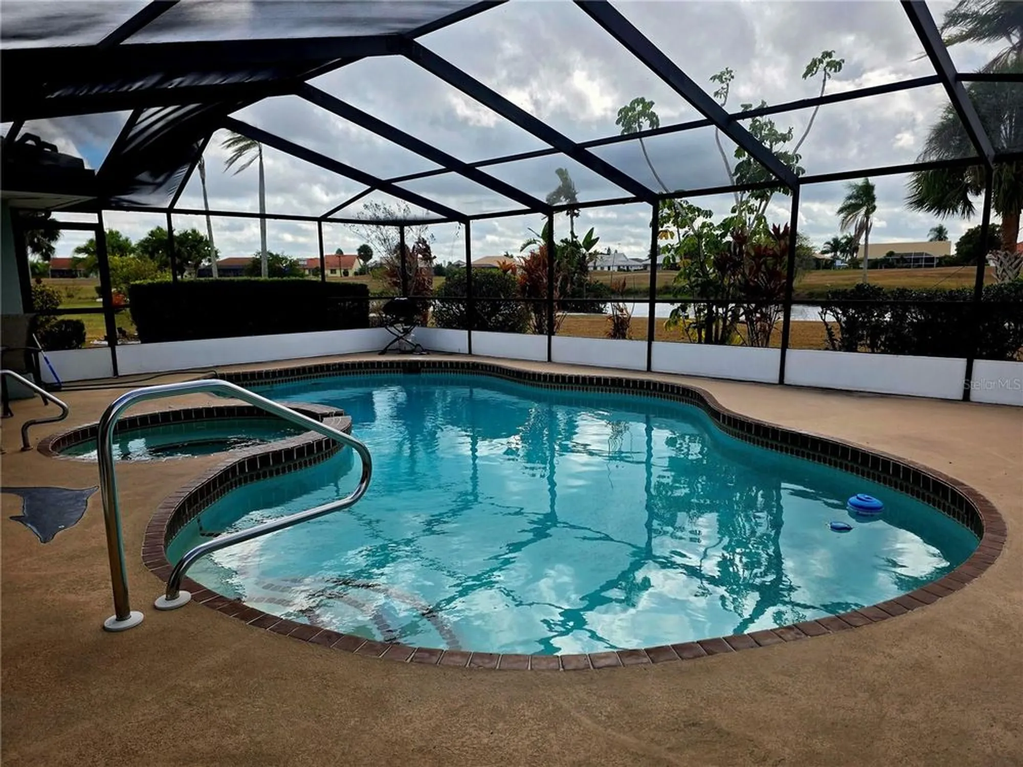 Property Slideshow image 15 of 37 | 1924 new bedford dr, Sun City Center, FL, 33573