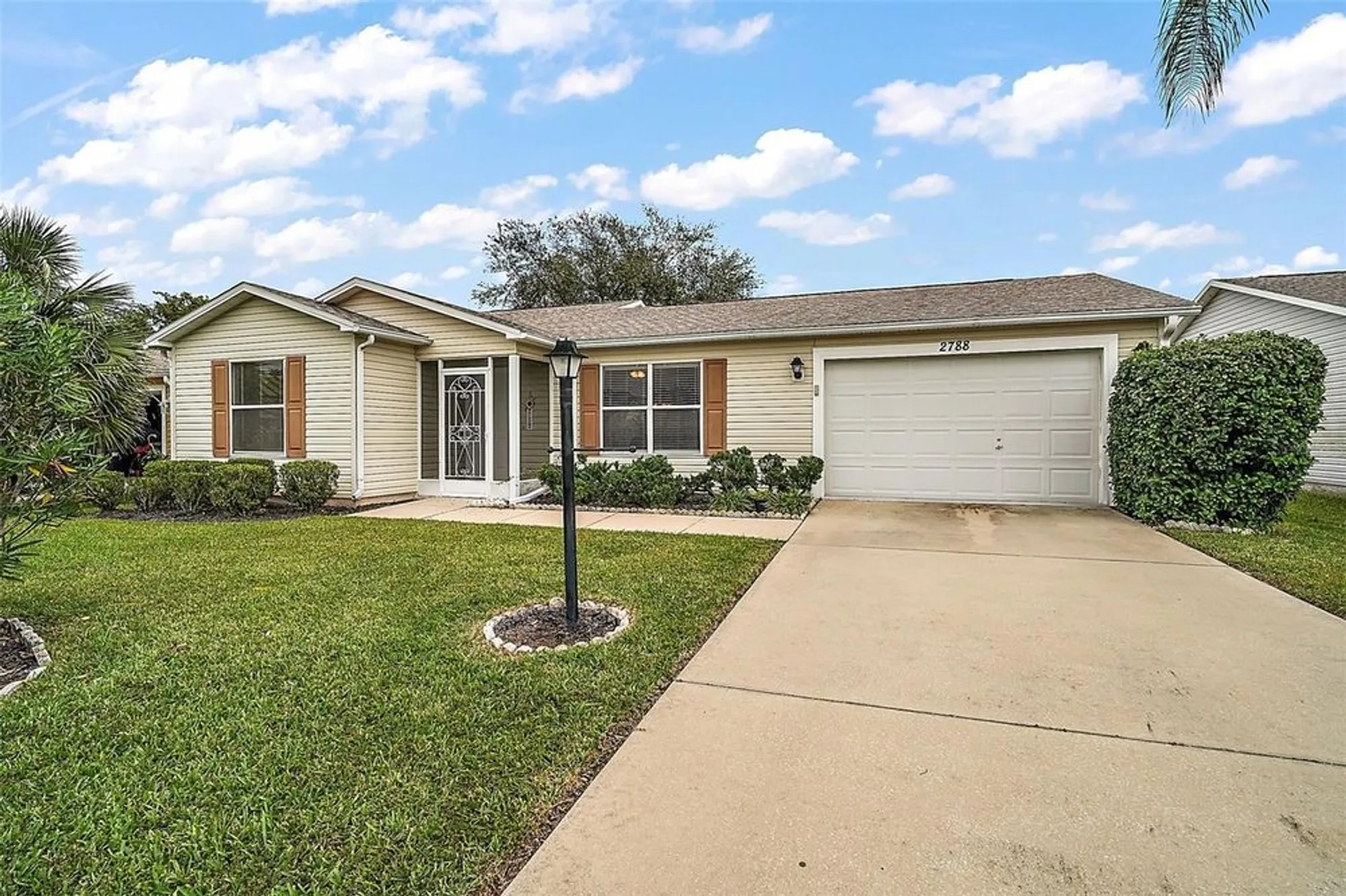 Property Slideshow image 1 of 25 | 2788 privada dr, The Villages, FL, 32162