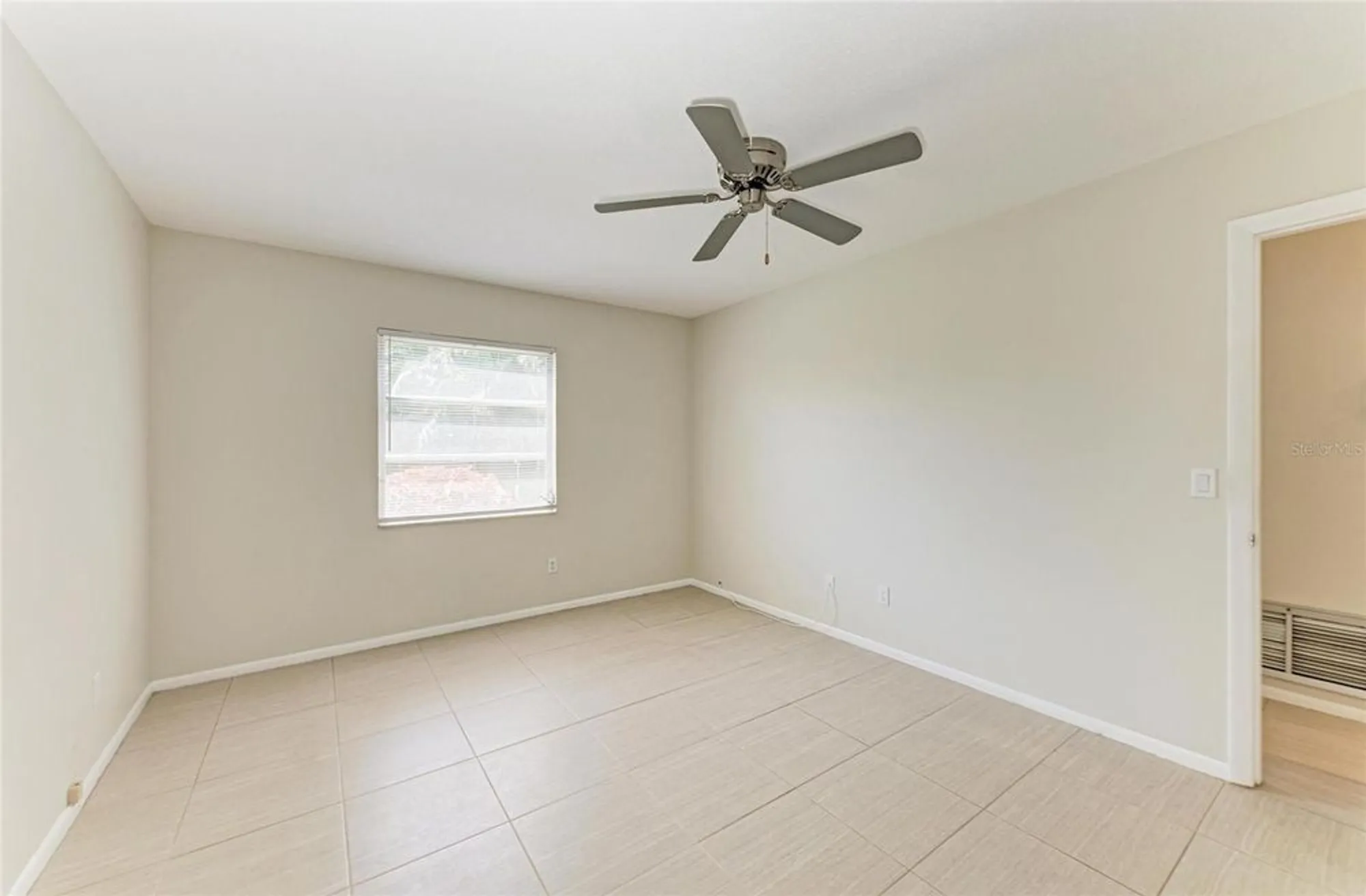 Property Slideshow image 22 of 34 | 2121 pueblo cir # v6, Sarasota, FL, 34231