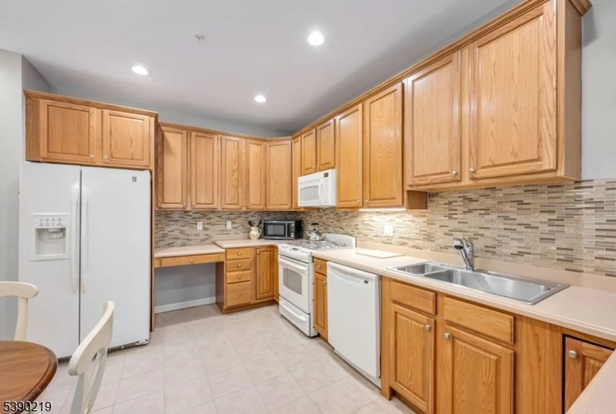 Property Slideshow image 9 of 28 | 9116 warrens way # 116, Wanaque, NJ, 07465