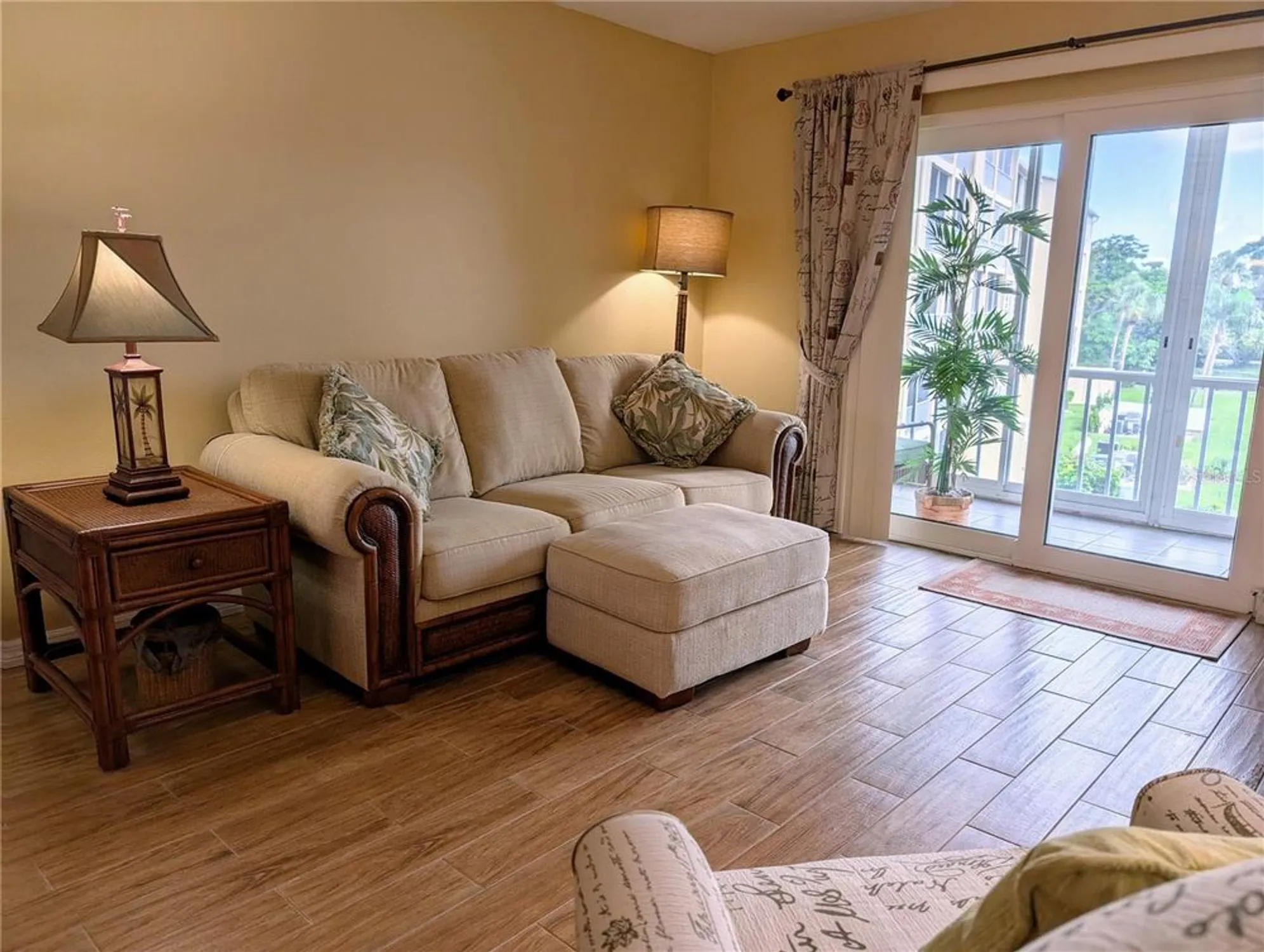 Property Slideshow image 14 of 36 | 3589 lake bayshore dr # j-303, Bradenton, FL, 34205