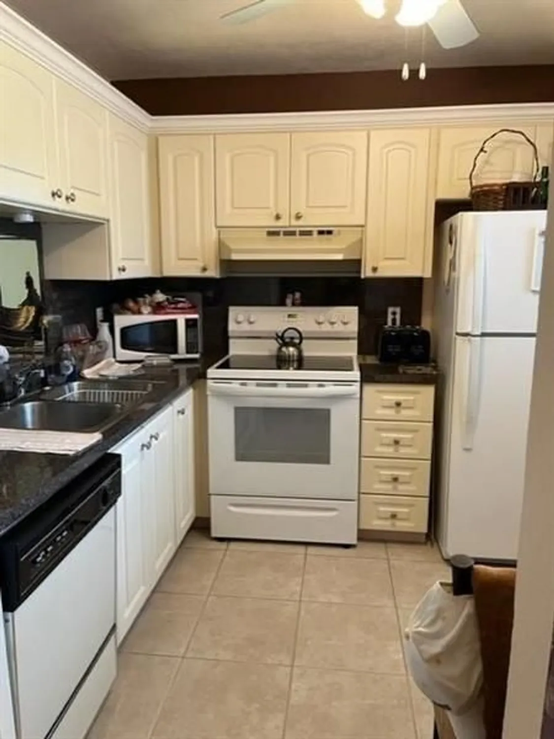 Property Slideshow image 8 of 15 | 314 se 10th st 305, Dania Beach, FL, 33004