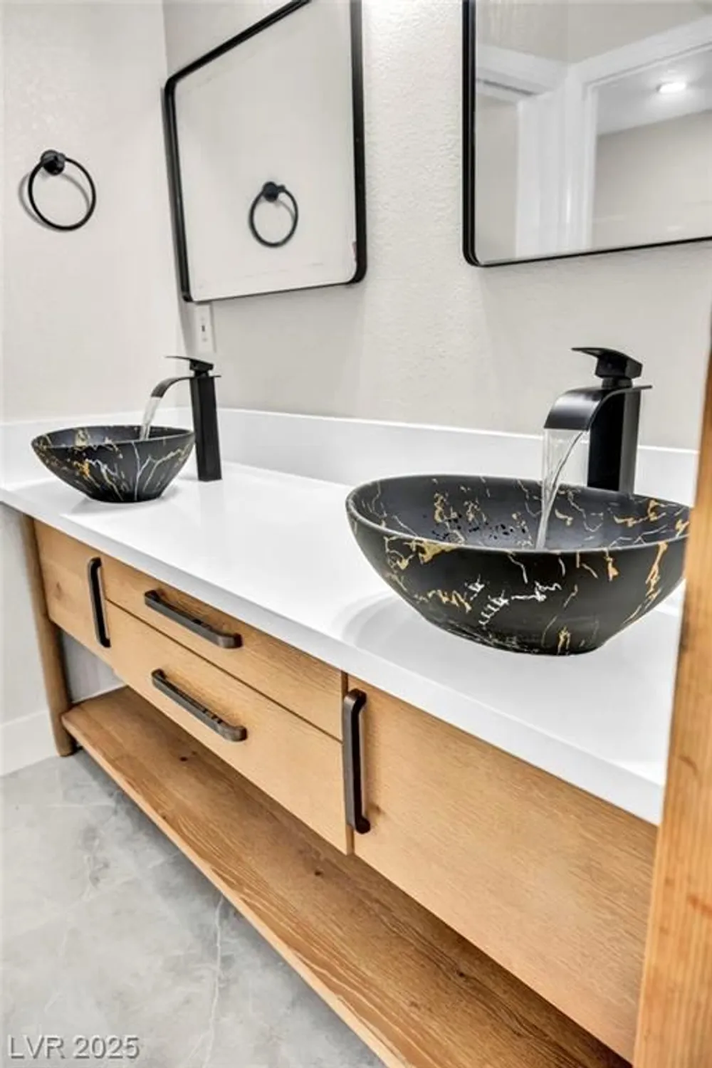 Property Slideshow image 30 of 70 | 2920 crown ridge dr, Las Vegas, NV, 89134