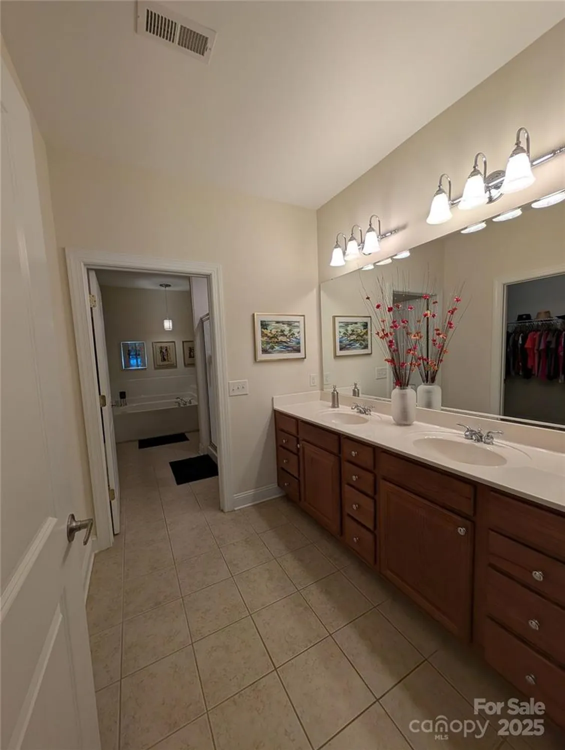 Property Slideshow image 12 of 22 | 2741 circa dr, Matthews, NC, 28105