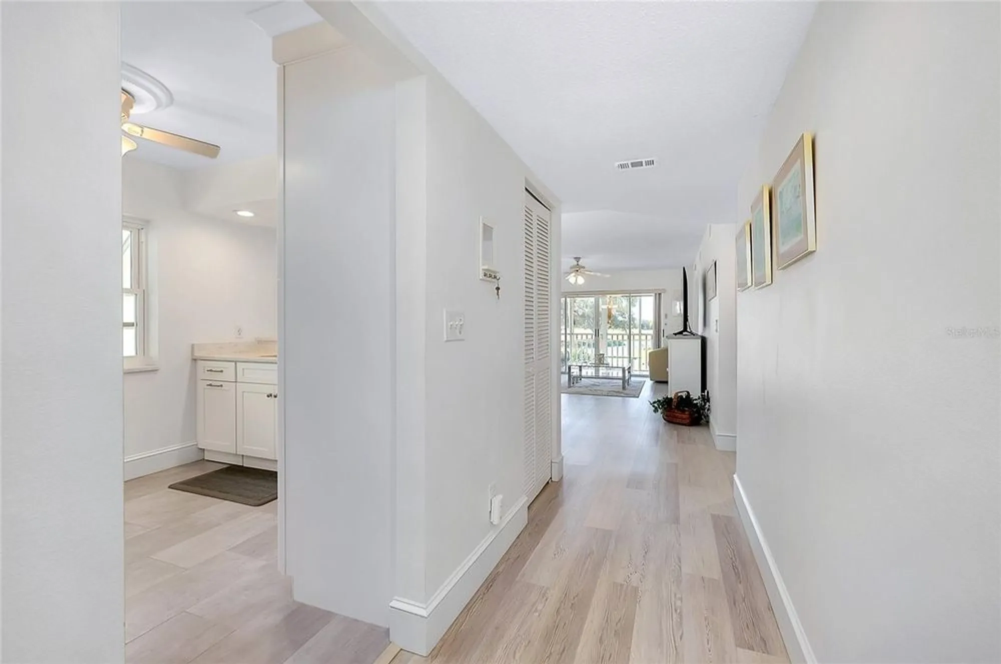 Property Slideshow image 6 of 68 | 433 cerromar ln 430, Venice, FL, 34293