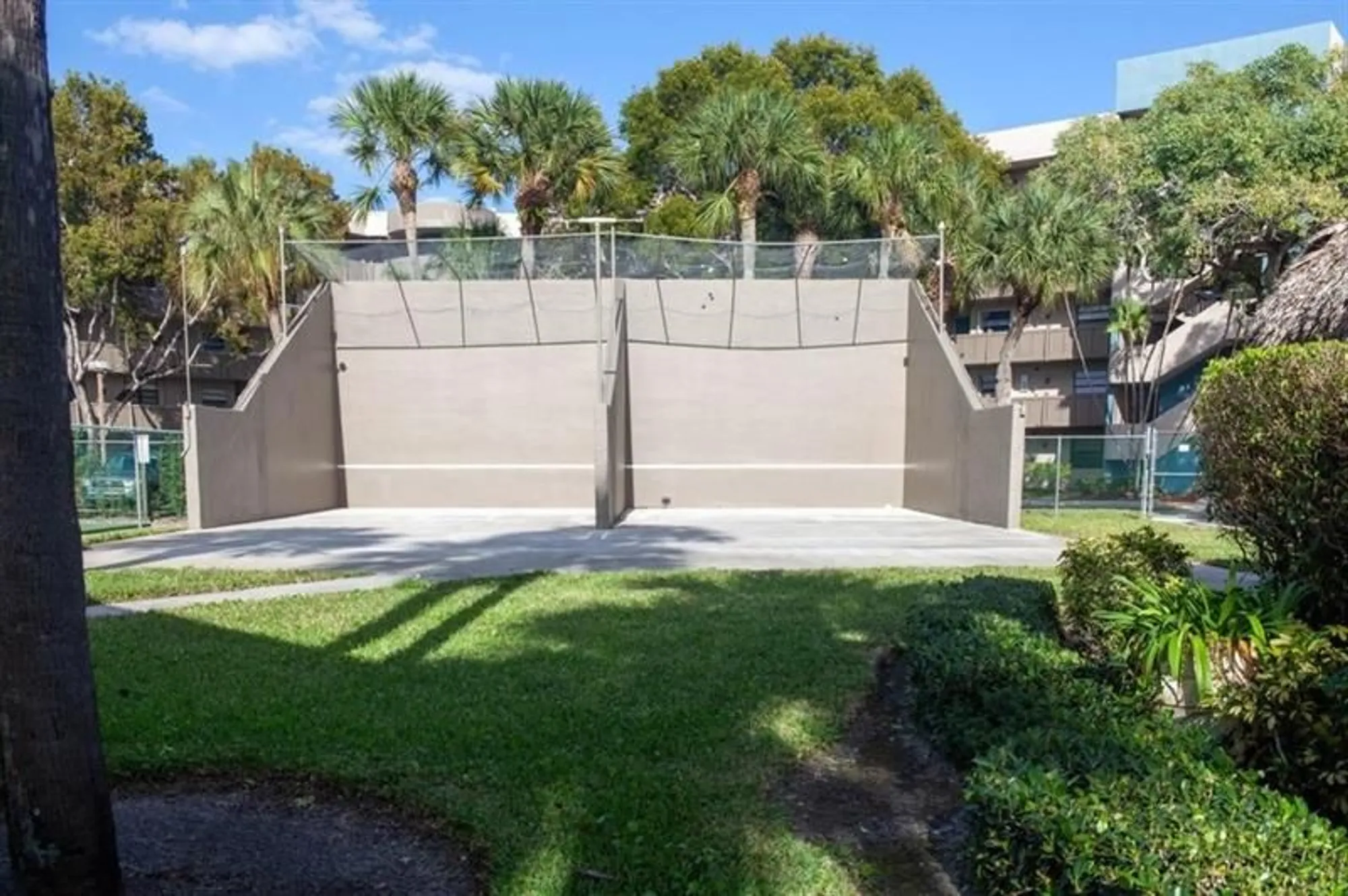 Property Slideshow image 51 of 60 | 900 colony point cir 407, Pembroke Pines, FL, 33026