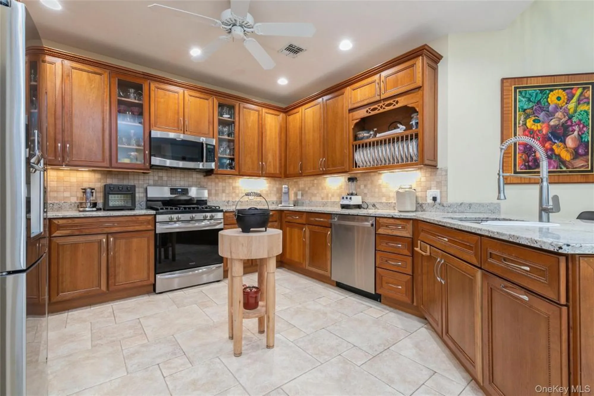 Property Slideshow image 4 of 44 | 95 cove ln, East Setauket, NY, 11733