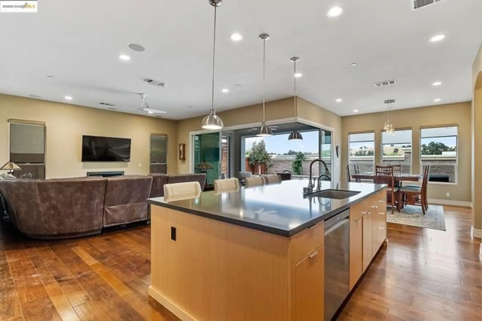 Property Slideshow image 21 of 60 | 1994 corsica way, Brentwood, CA, 94513