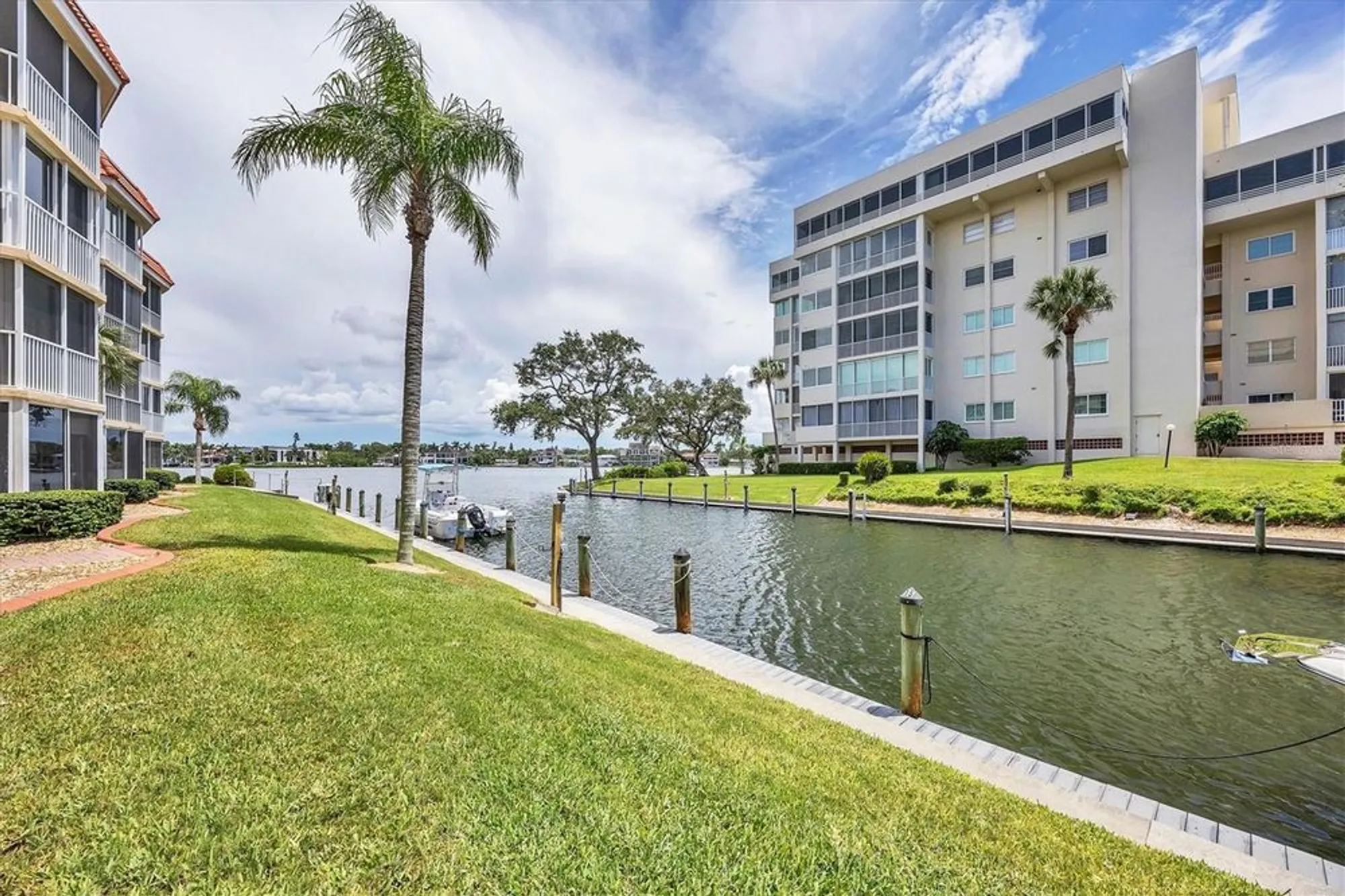 Property Slideshow image 31 of 55 | 1350 n portofino dr apt 107, Sarasota, FL, 34242