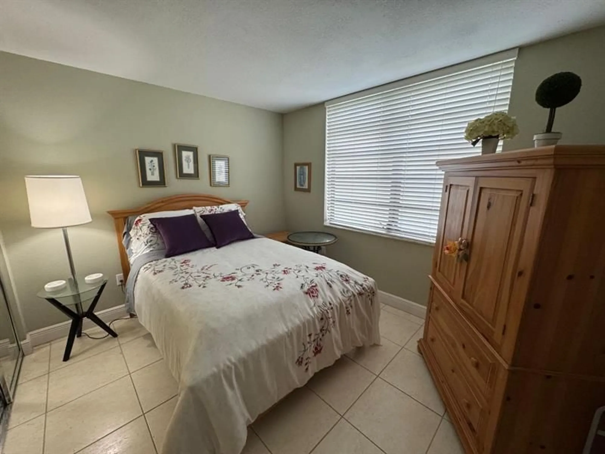 Property Slideshow image 19 of 60 | 900 colony point cir 407, Pembroke Pines, FL, 33026