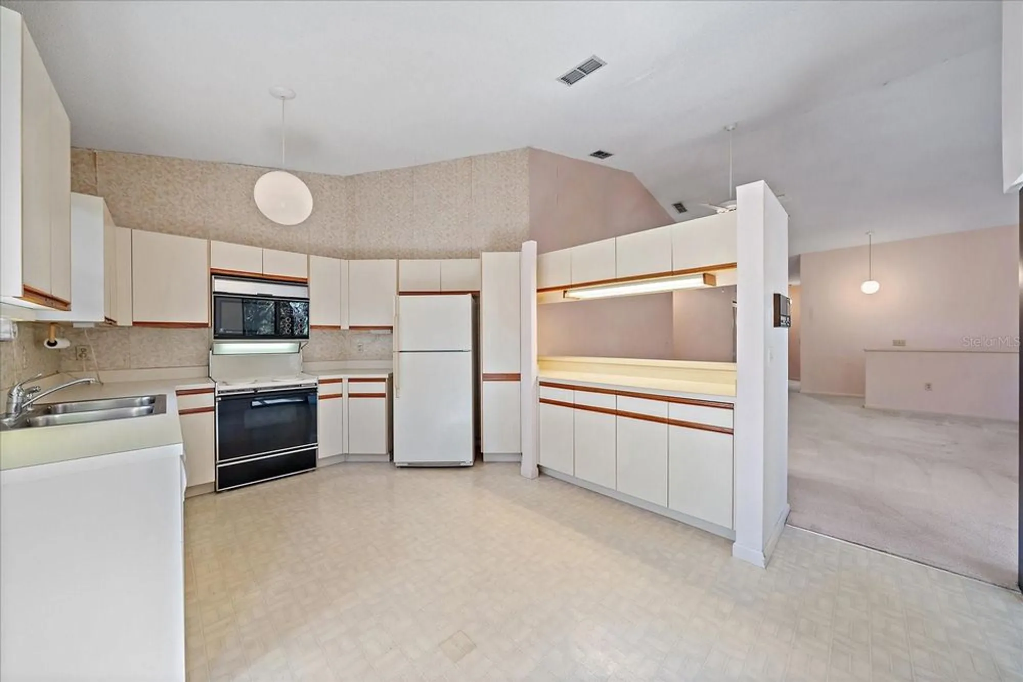 Property Slideshow image 18 of 54 | 1654 starling dr 201, Sarasota, FL, 34231