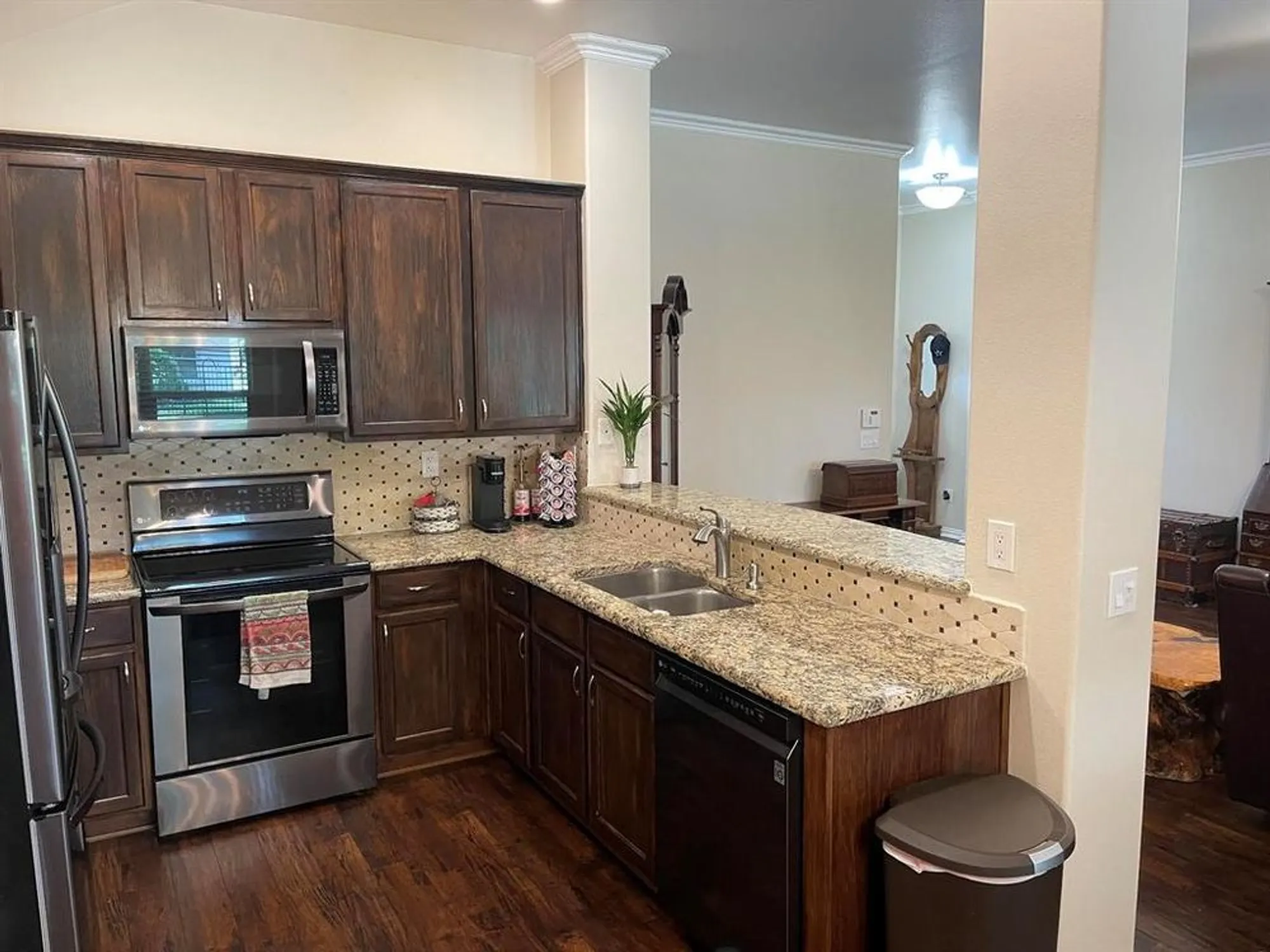 Property Slideshow image 7 of 22 | 9700 applewood trl, Denton, TX, 76207