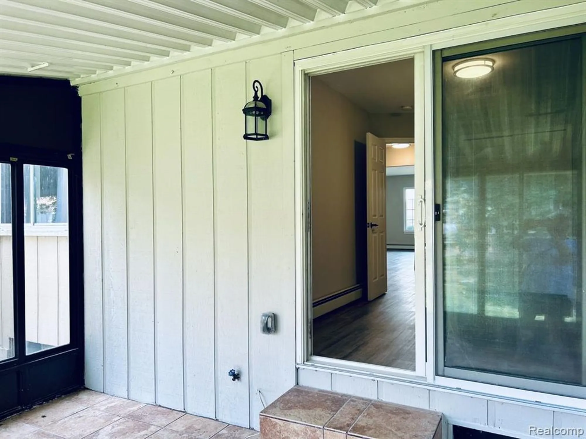 Property Slideshow image 15 of 27 | 25323 potomac dr # 2, South Lyon, MI, 48178