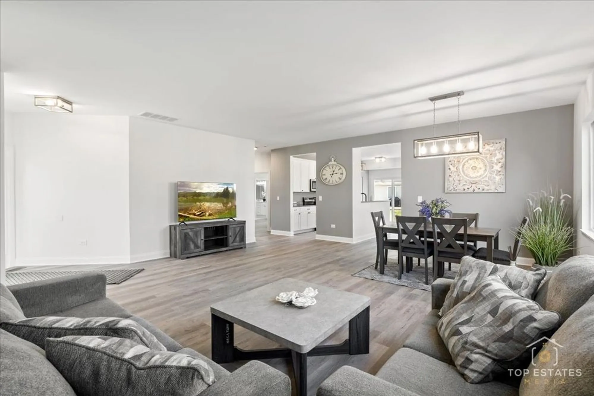 Property Slideshow image 4 of 28 | 13705 s redbud dr, Plainfield, IL, 60544