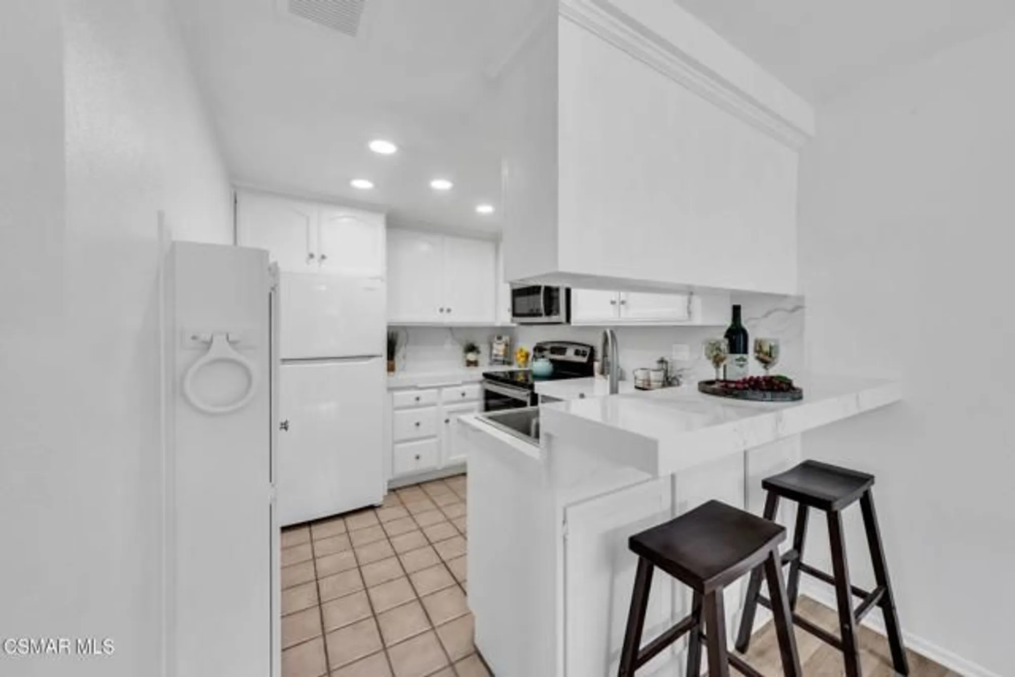Property Slideshow image 12 of 52 | 224 oakleaf dr apt 102, Thousand Oaks, CA, 91360