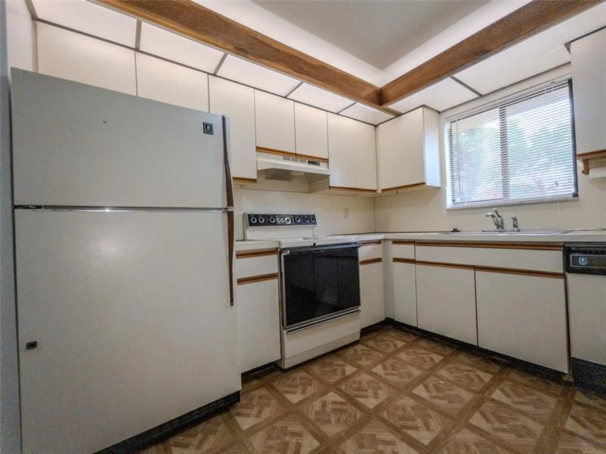 Property Slideshow image 10 of 41 | 7516 ashmont cir 104, Tamarac, FL, 33321