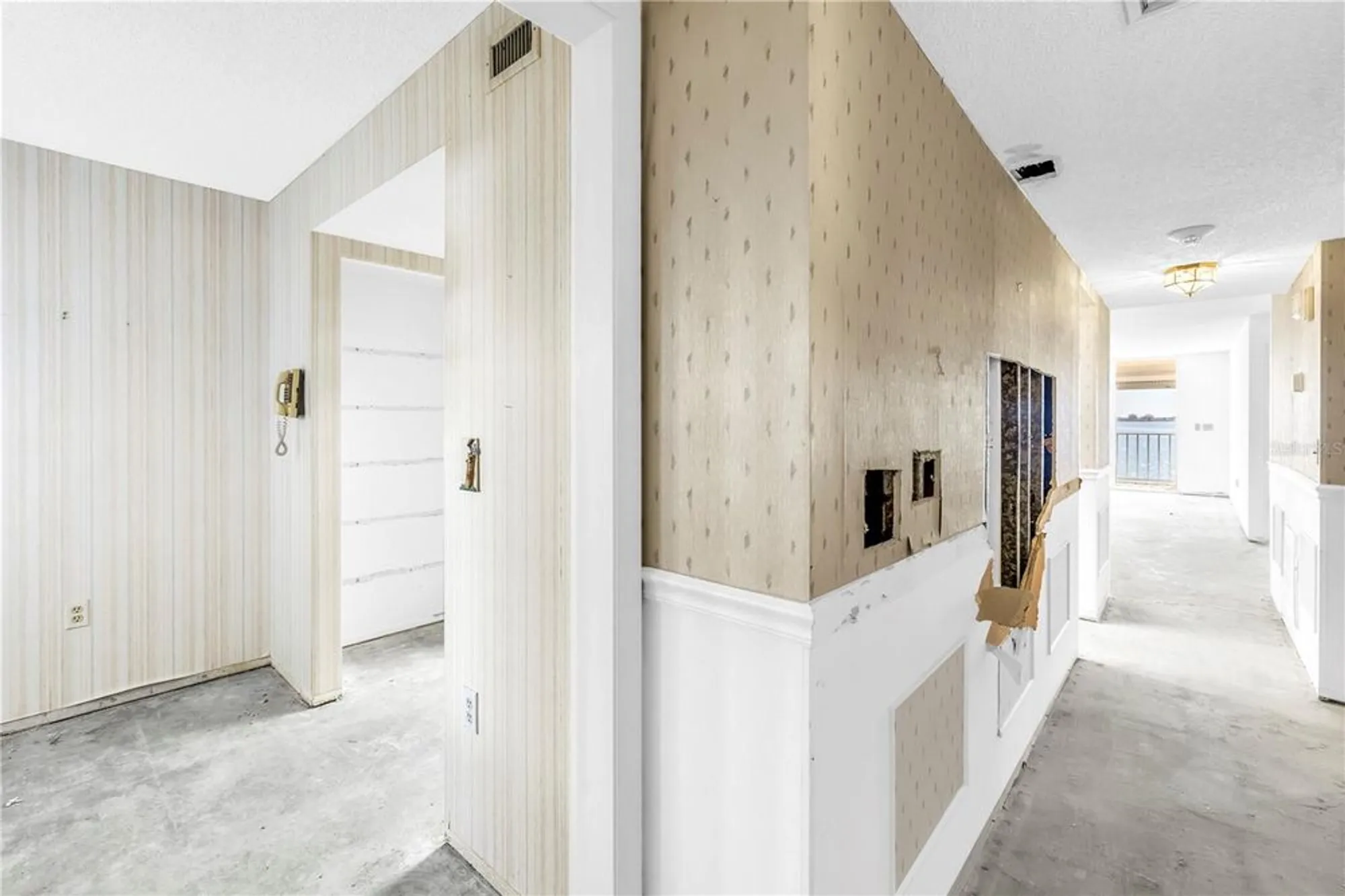 Property Slideshow image 6 of 20 | 6060 shore blvd 106, Gulfport, FL, 33707