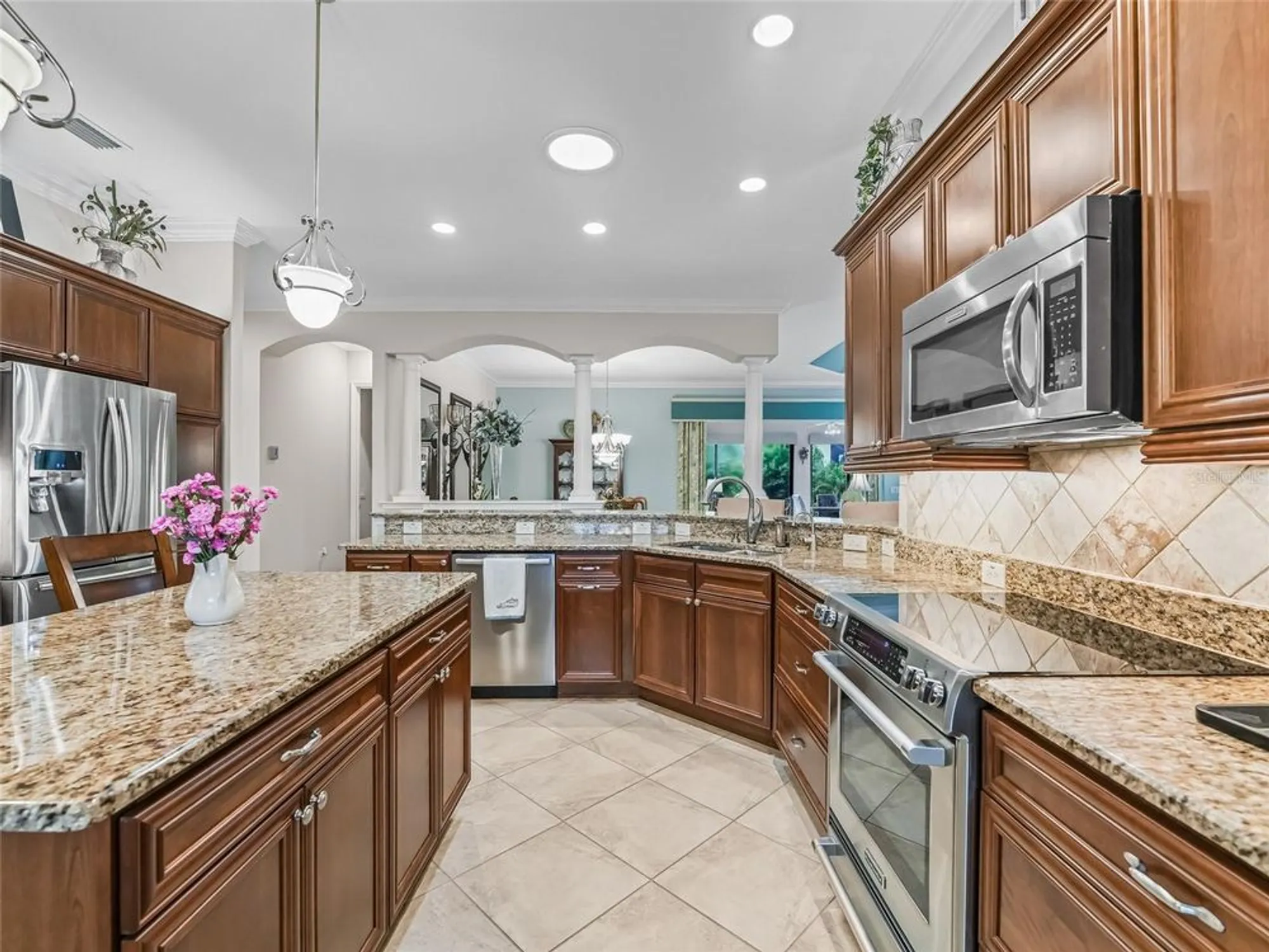 Property Slideshow image 13 of 59 | 2217 isleworth cir, The Villages, FL, 32163