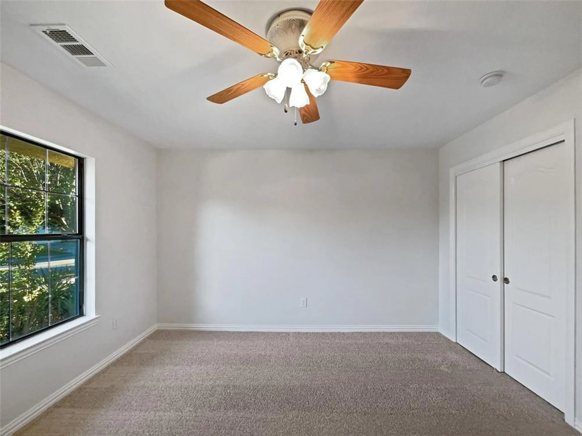 Property Slideshow image 11 of 20 | 11308 southerland dr, Denton, TX, 76207