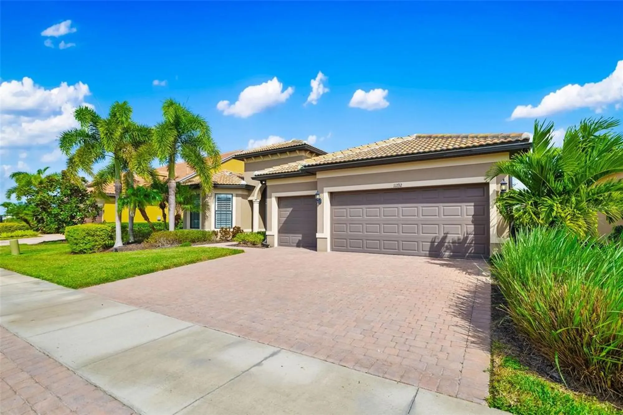 Property Slideshow image 5 of 83 | 11192 whimbrel ln, Sarasota, FL, 34238