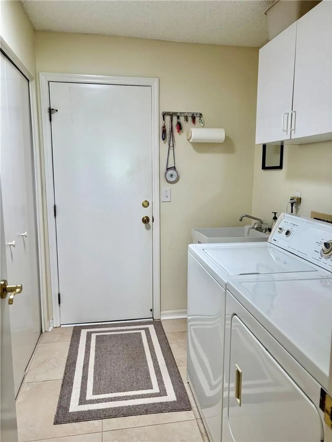 Property Slideshow image 15 of 35 | 2002 e del webb blvd, Sun City Center, FL, 33573