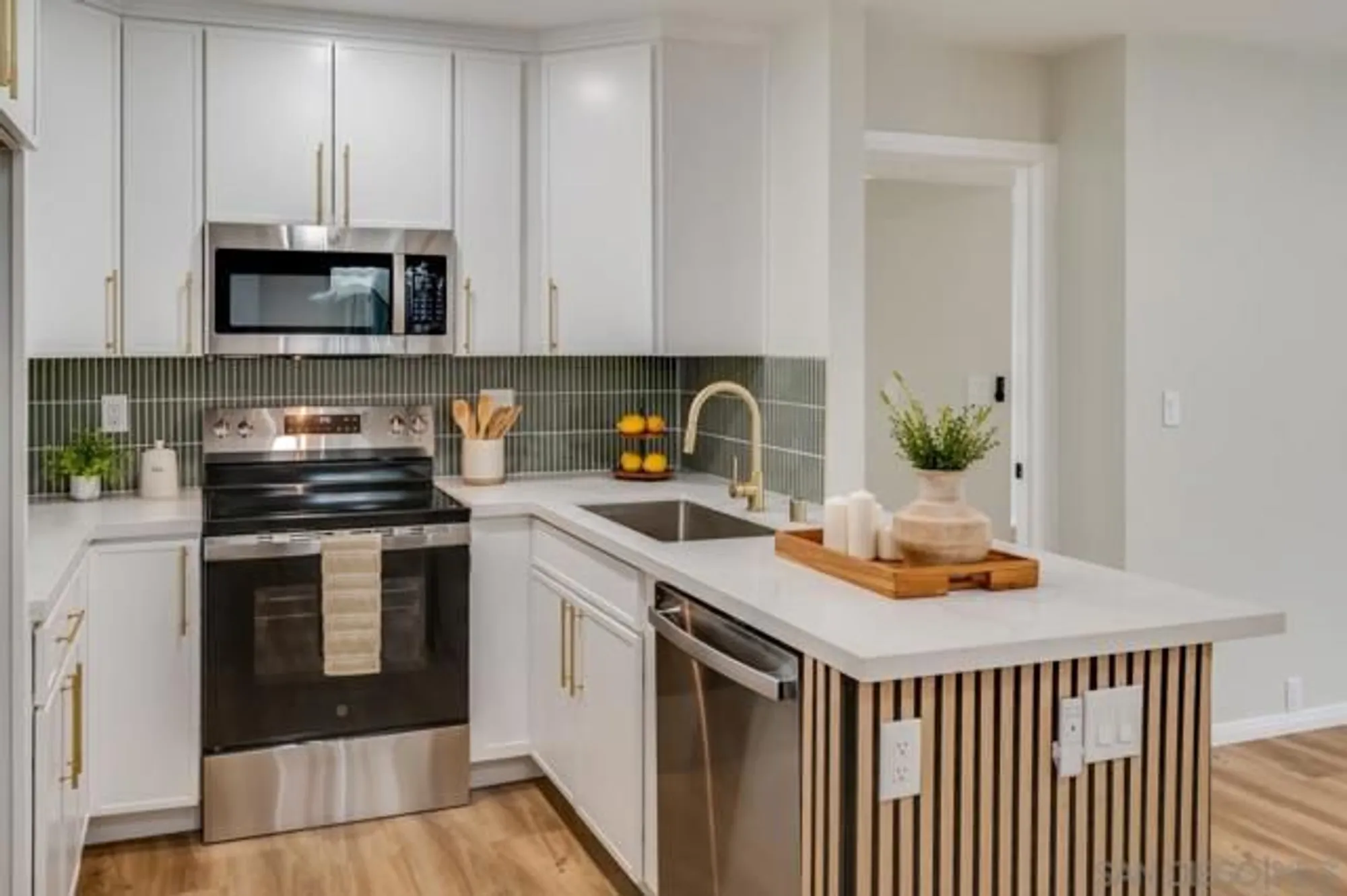 Property Slideshow image 9 of 30 | 12575 oaks north dr 220, San Diego, CA, 92128