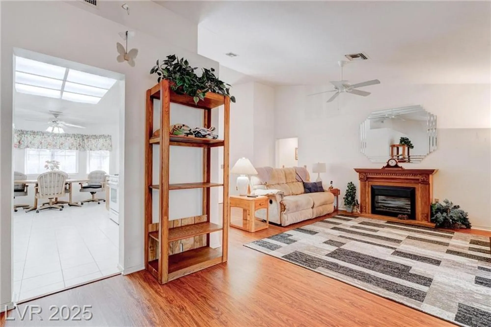 Property Slideshow image 7 of 42 | 2541 desert glen dr, Las Vegas, NV, 89134