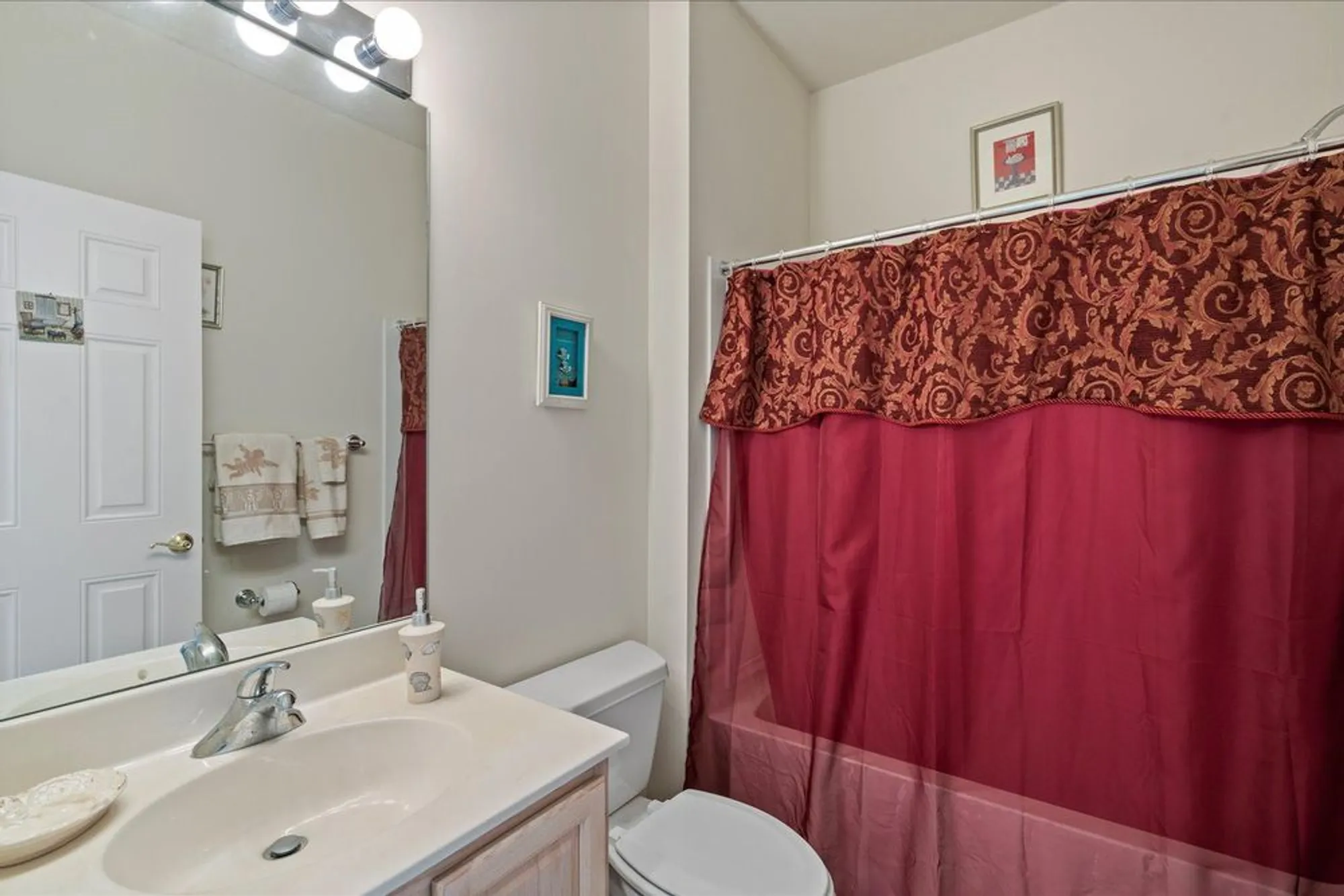 Property Slideshow image 16 of 24 | 226 sonata ct, Eastport, NY, 11941