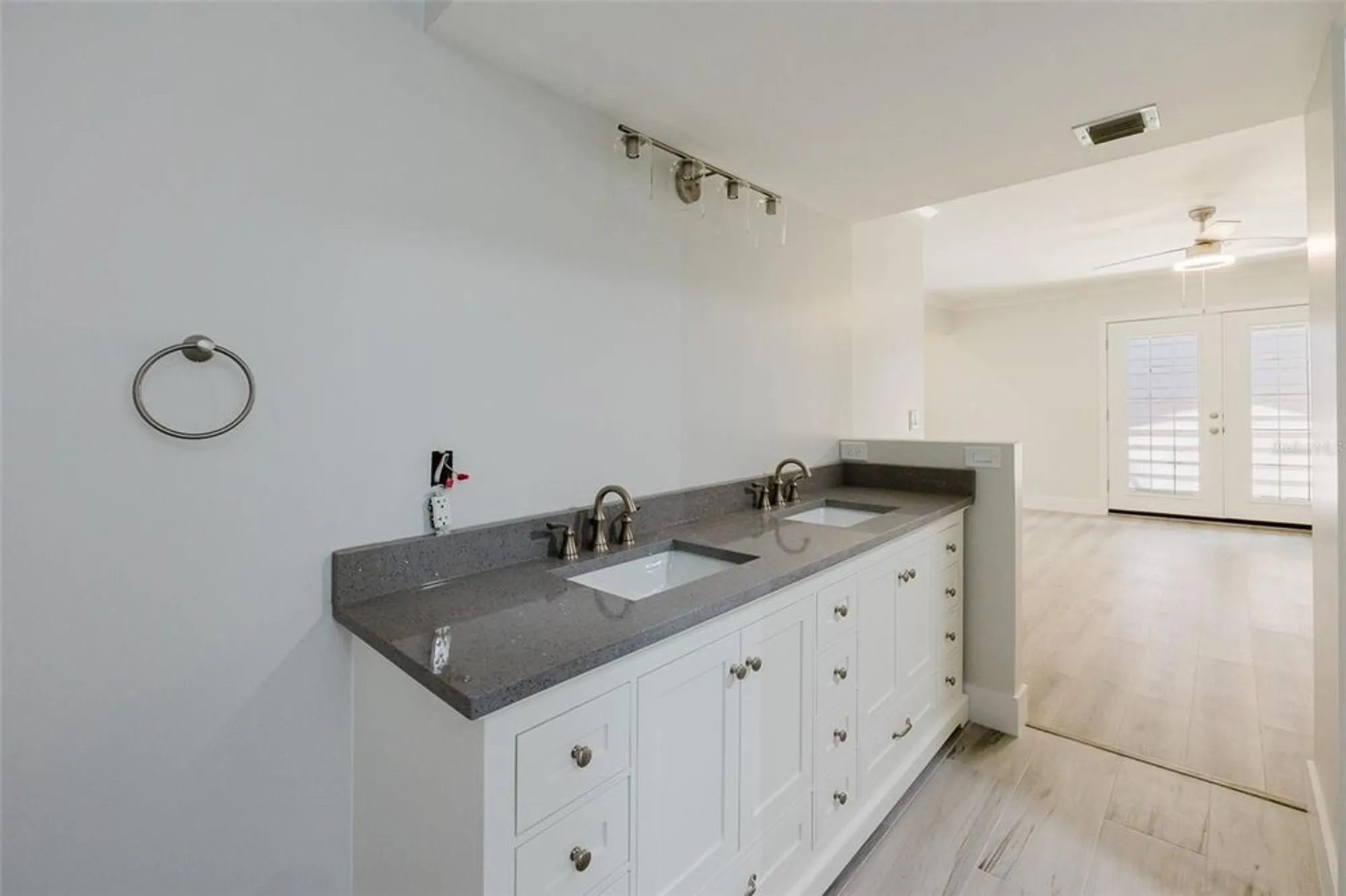 Property Slideshow image 49 of 53 | 5604 doral dr, Sarasota, FL, 34243